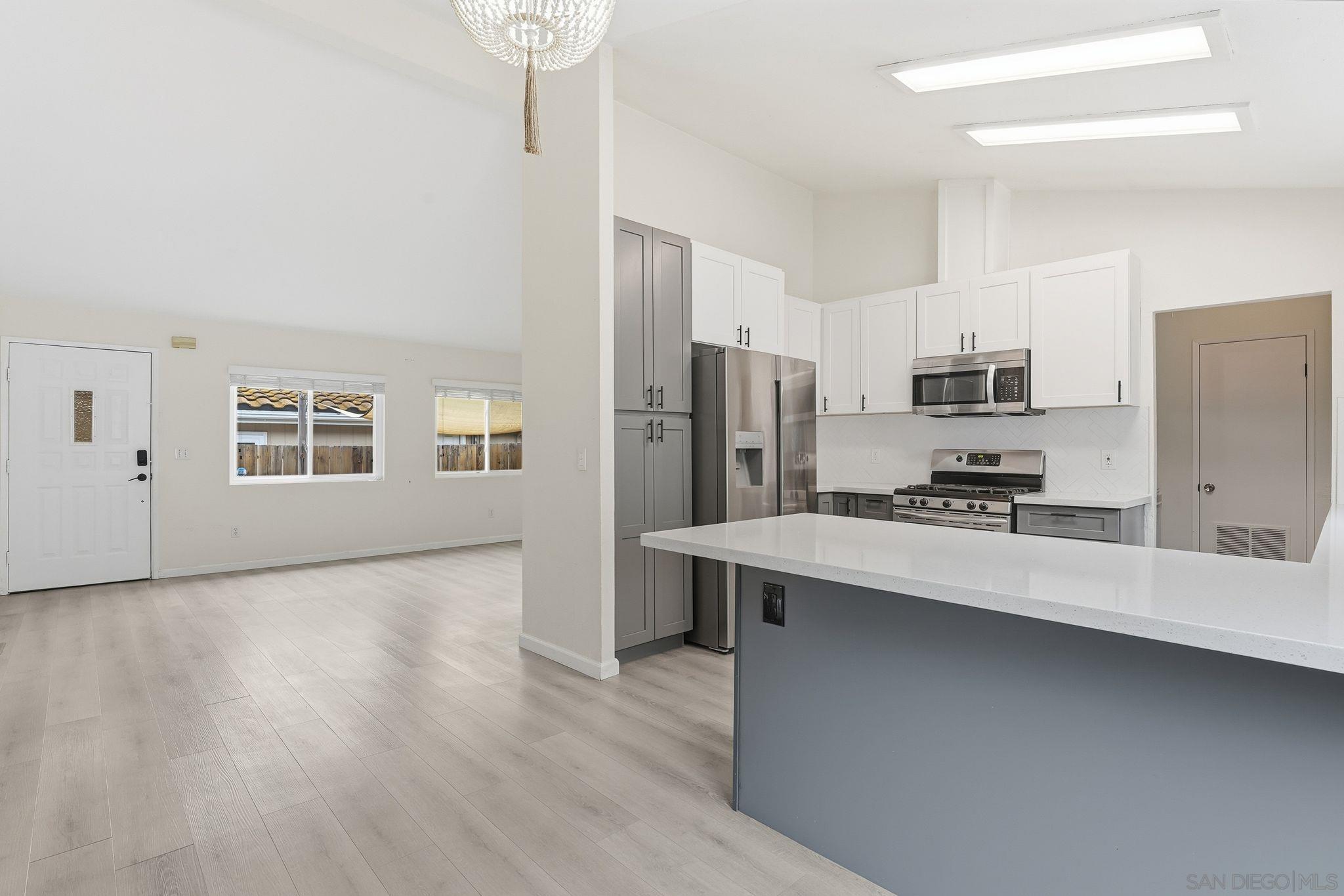 Detail Gallery Image 4 of 28 For 14955  Avenida Venusto  #85,  San Diego,  CA 92128 - 3 Beds | 2 Baths