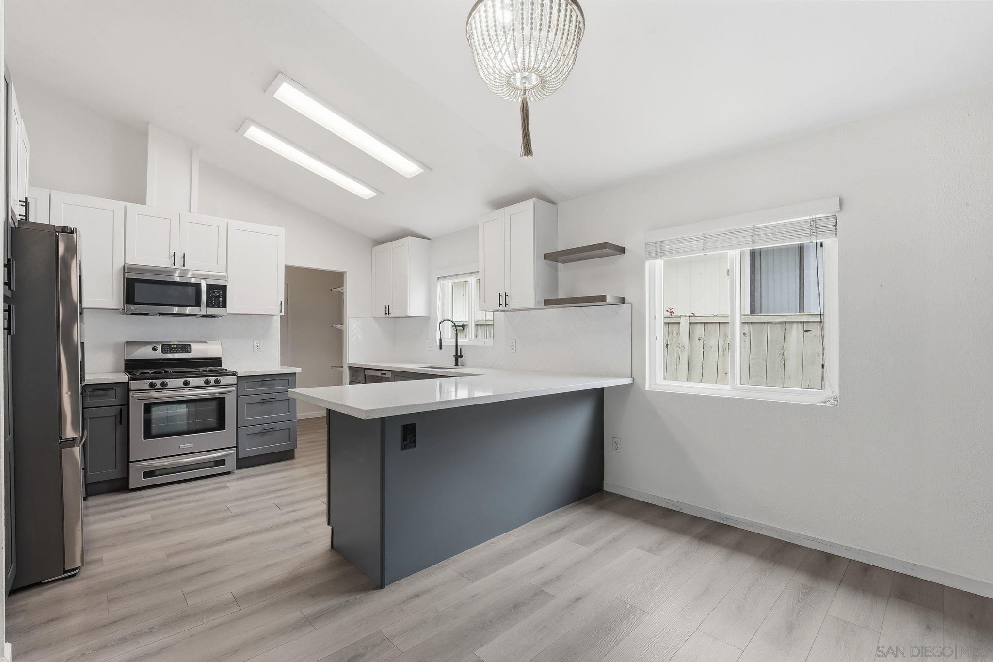 Detail Gallery Image 5 of 28 For 14955  Avenida Venusto  #85,  San Diego,  CA 92128 - 3 Beds | 2 Baths