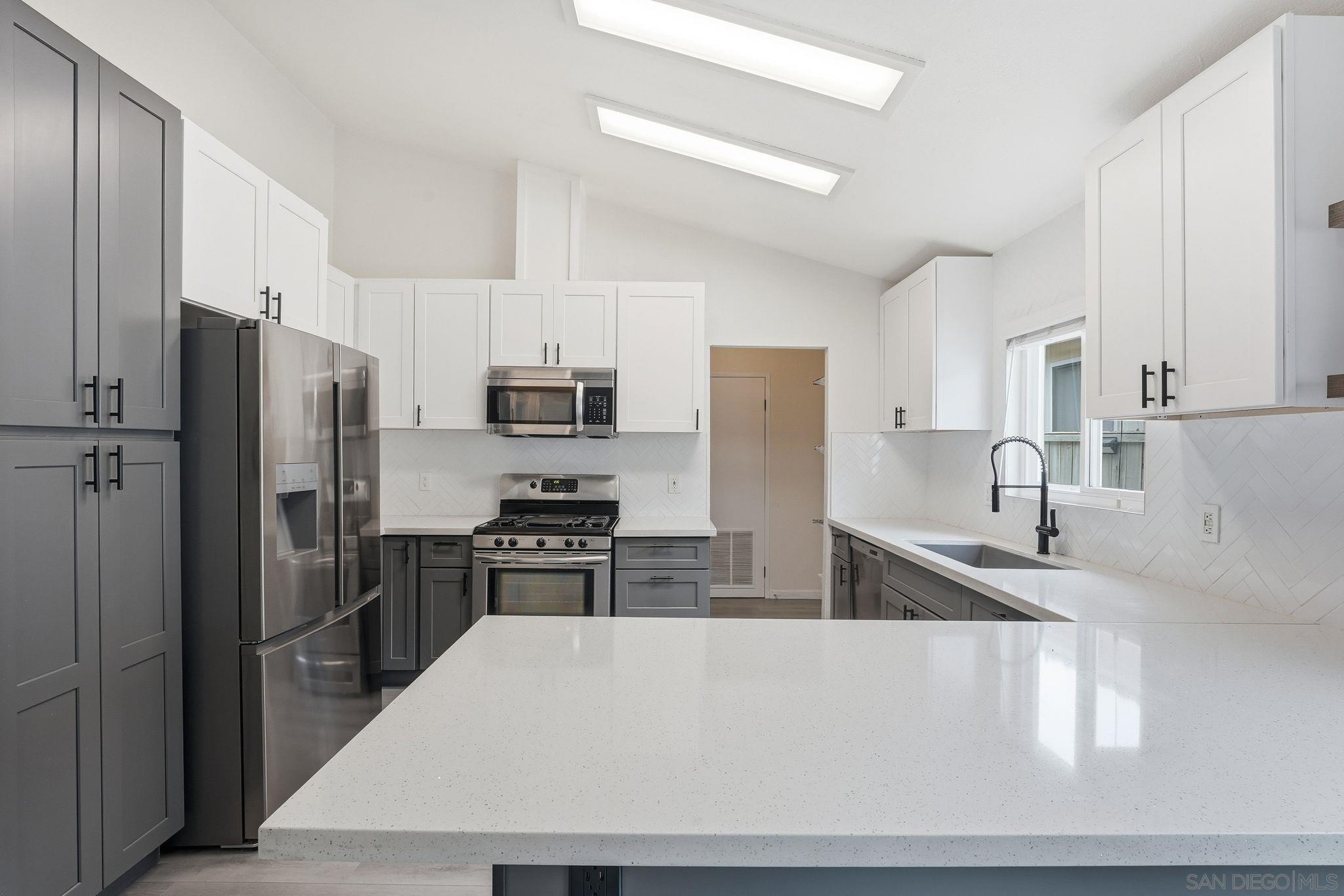 Detail Gallery Image 7 of 28 For 14955  Avenida Venusto  #85,  San Diego,  CA 92128 - 3 Beds | 2 Baths