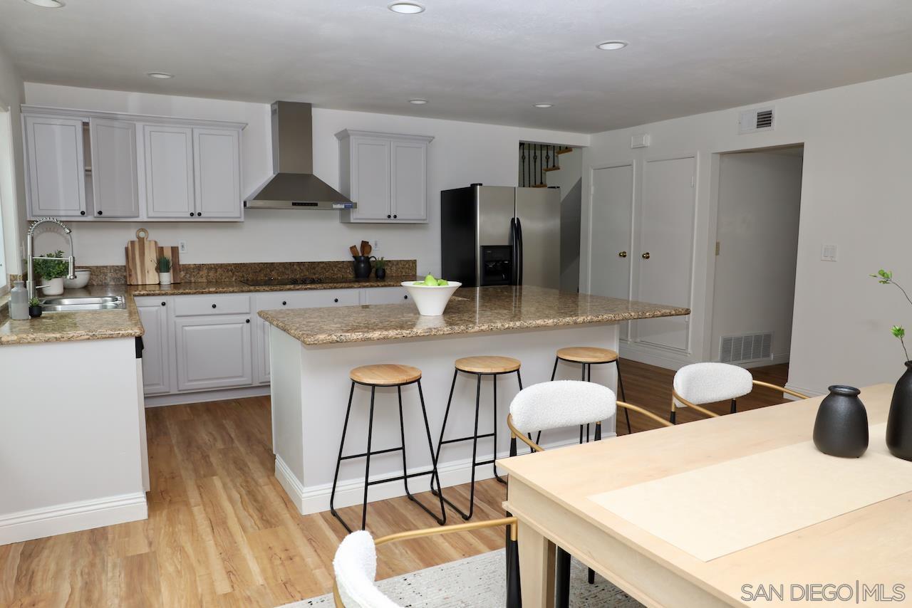 Detail Gallery Image 11 of 34 For 8907  Taurus Place, San Diego,  CA 92126 - 5 Beds | 3 Baths