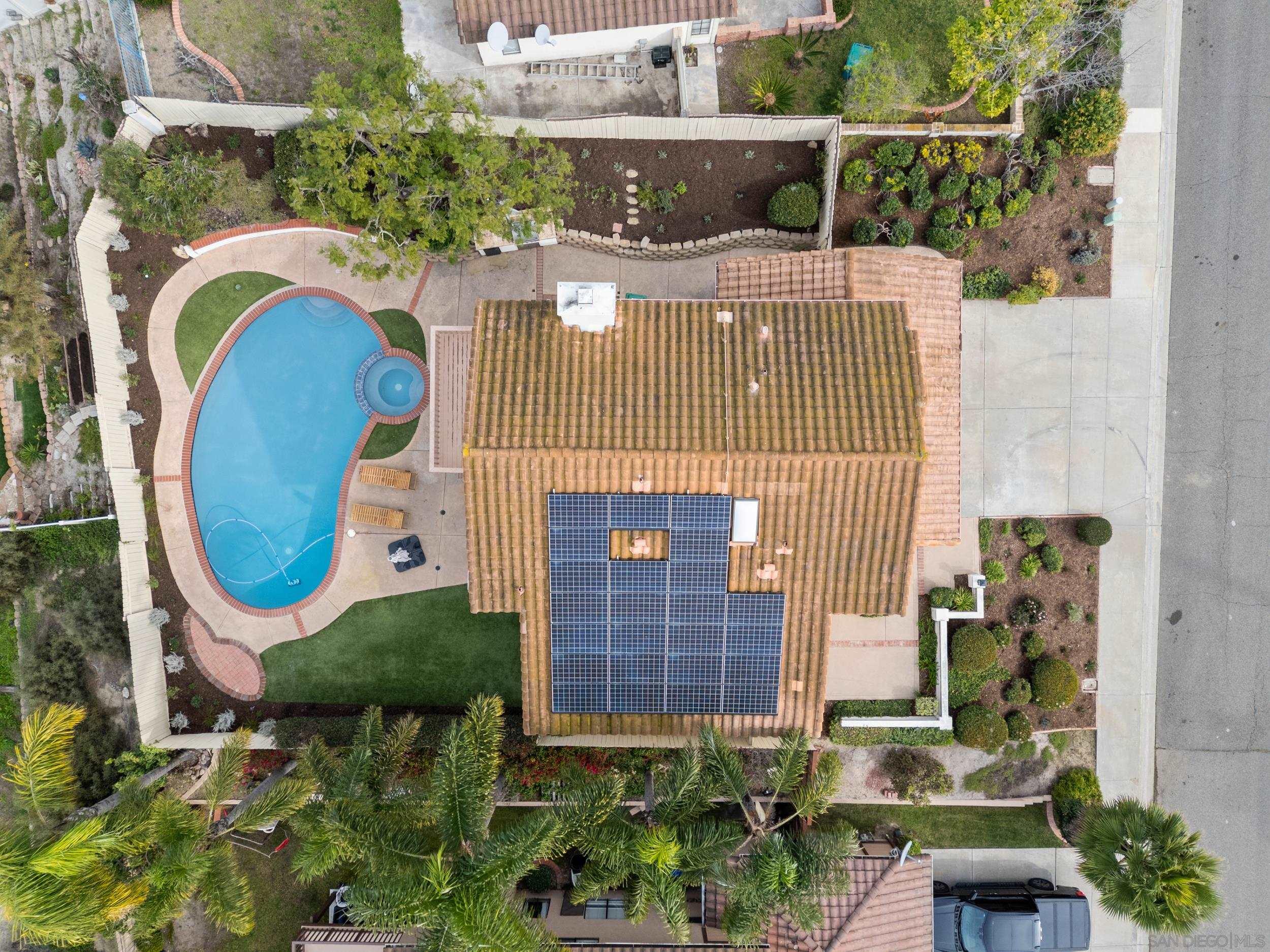 Detail Gallery Image 2 of 28 For 4972  Calle Sobrado, Oceanside,  CA 92056 - 4 Beds | 2/1 Baths