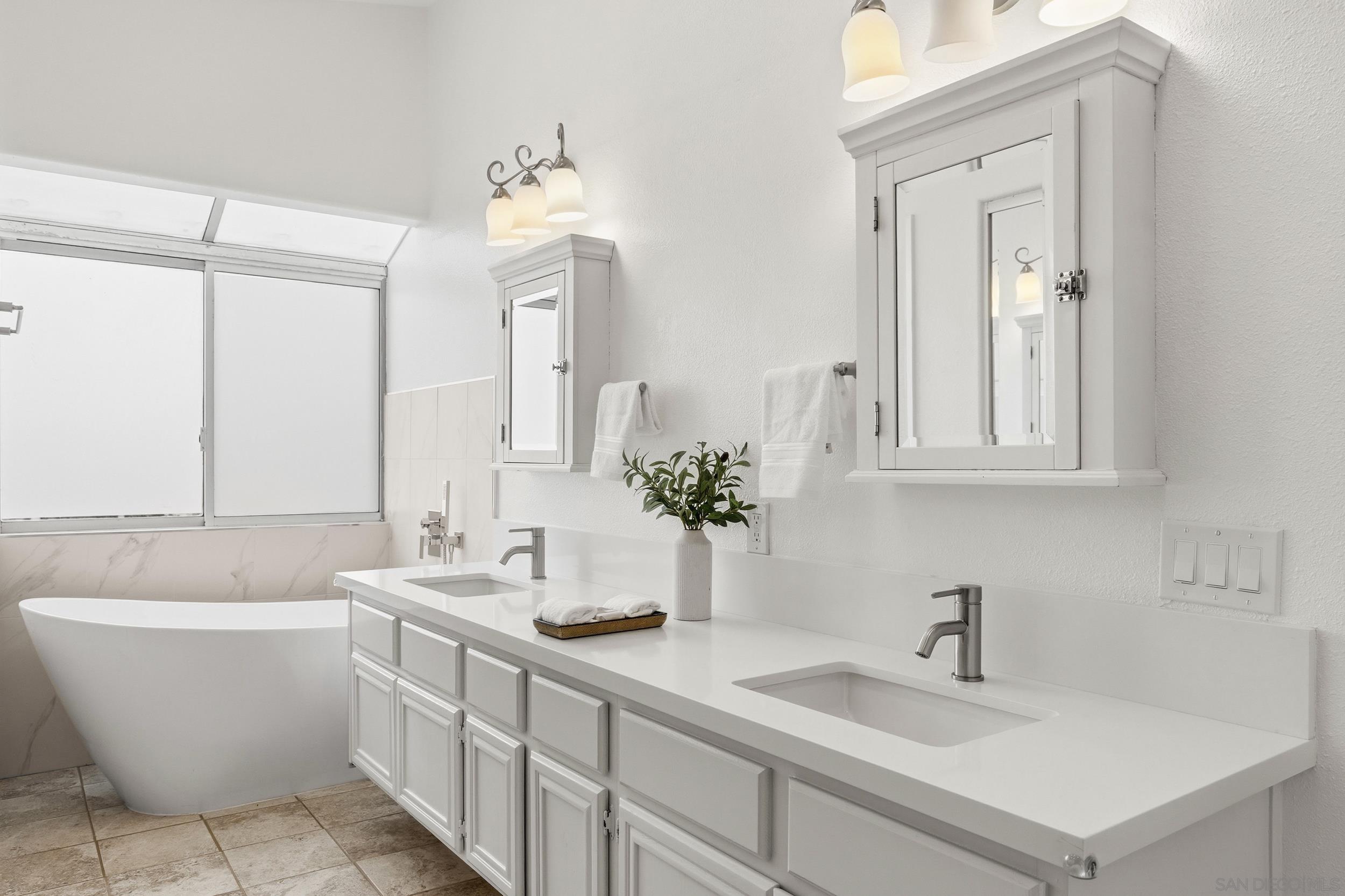 Detail Gallery Image 16 of 28 For 4972  Calle Sobrado, Oceanside,  CA 92056 - 4 Beds | 2/1 Baths