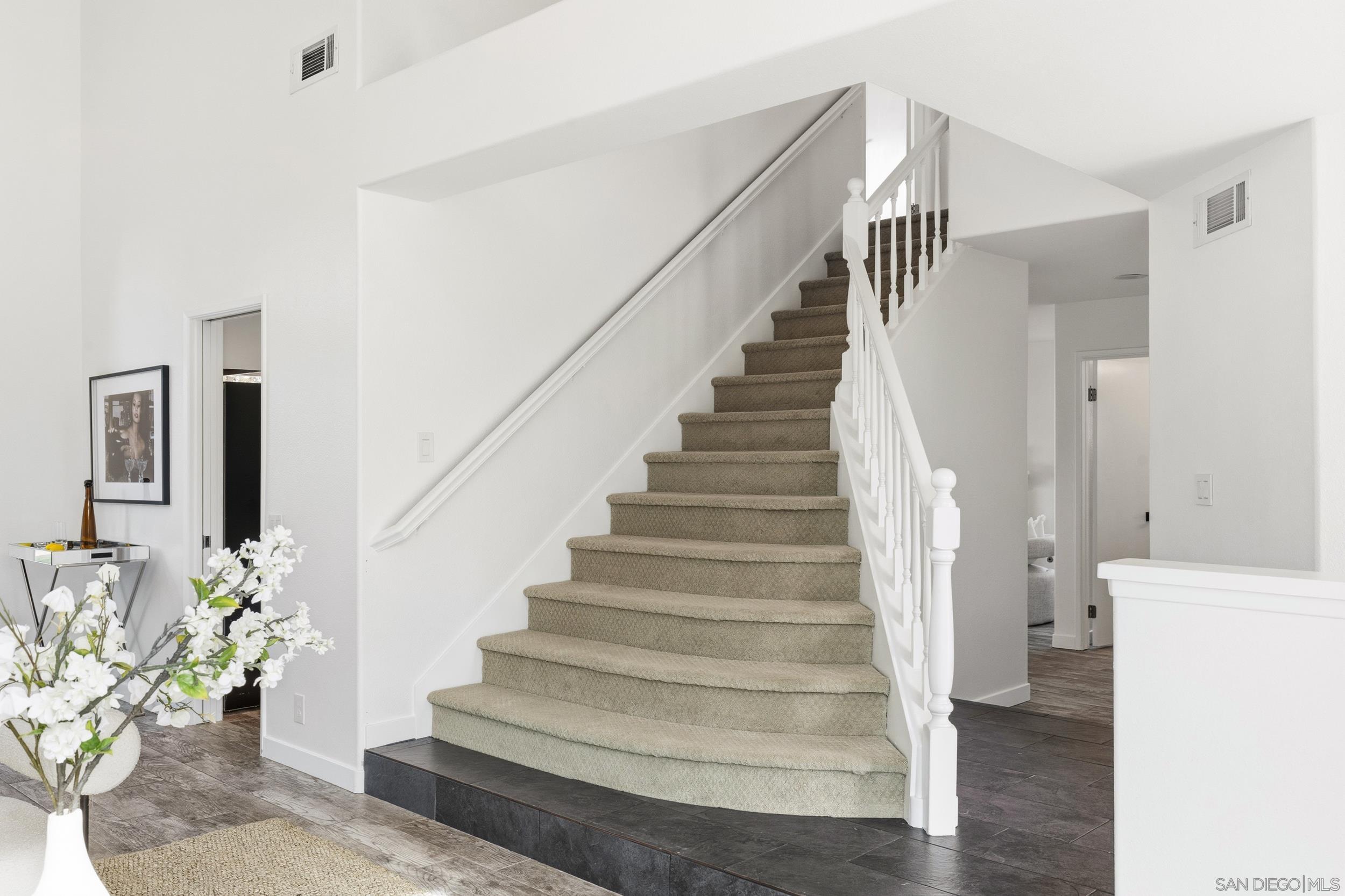 Detail Gallery Image 8 of 28 For 4972  Calle Sobrado, Oceanside,  CA 92056 - 4 Beds | 2/1 Baths