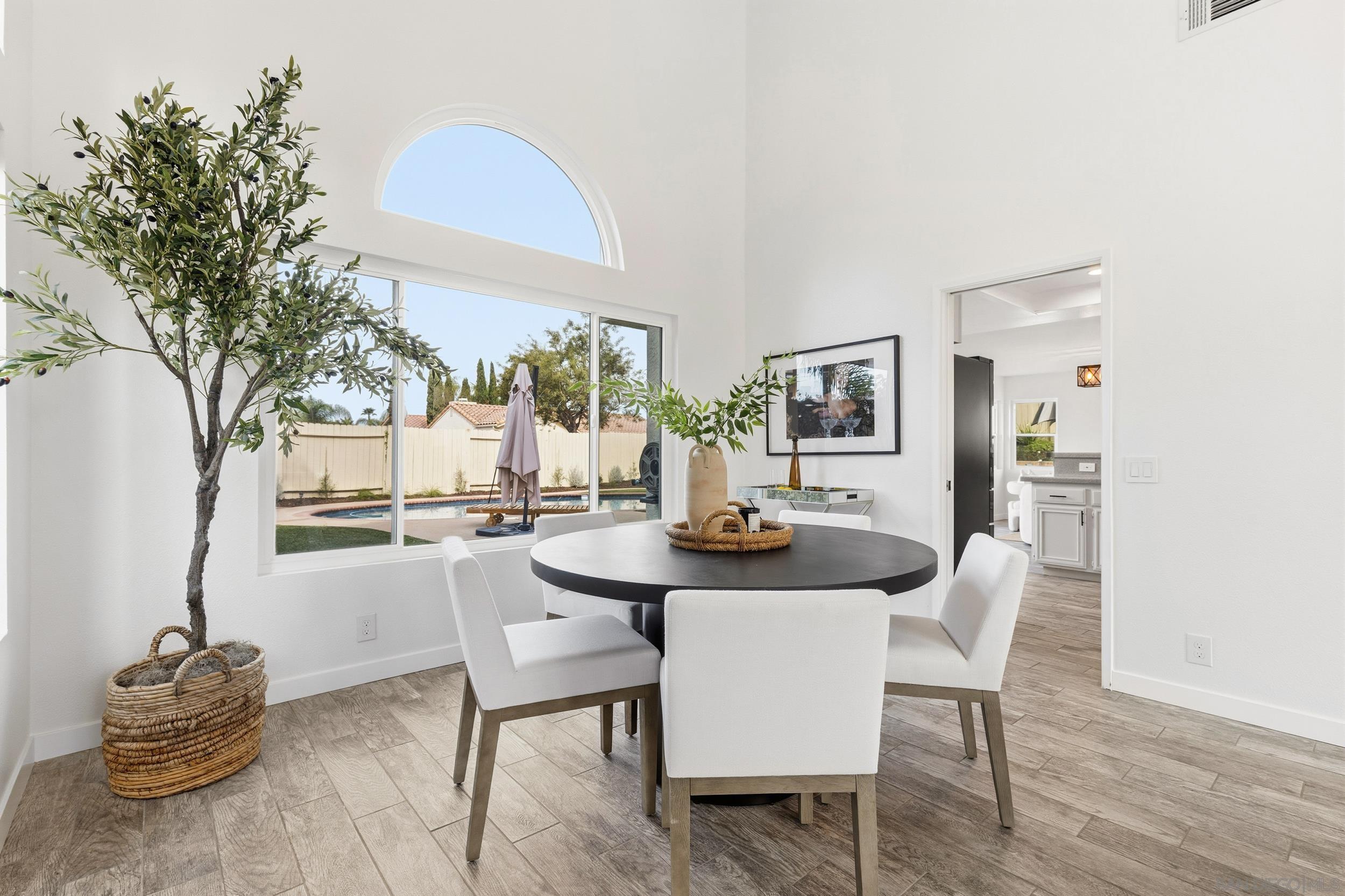 Detail Gallery Image 9 of 28 For 4972  Calle Sobrado, Oceanside,  CA 92056 - 4 Beds | 2/1 Baths