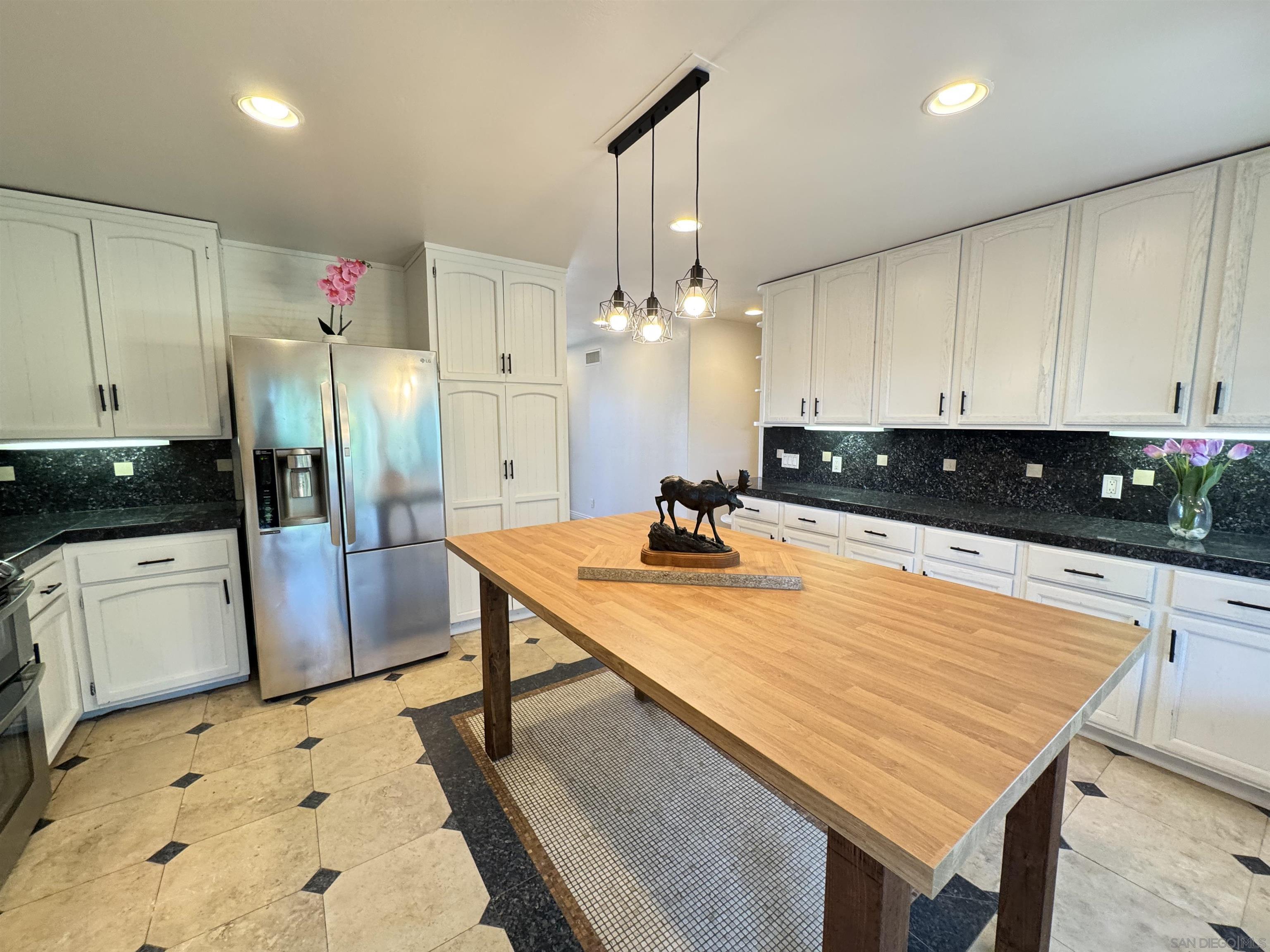 Front Image Thumbnail for SD260001698