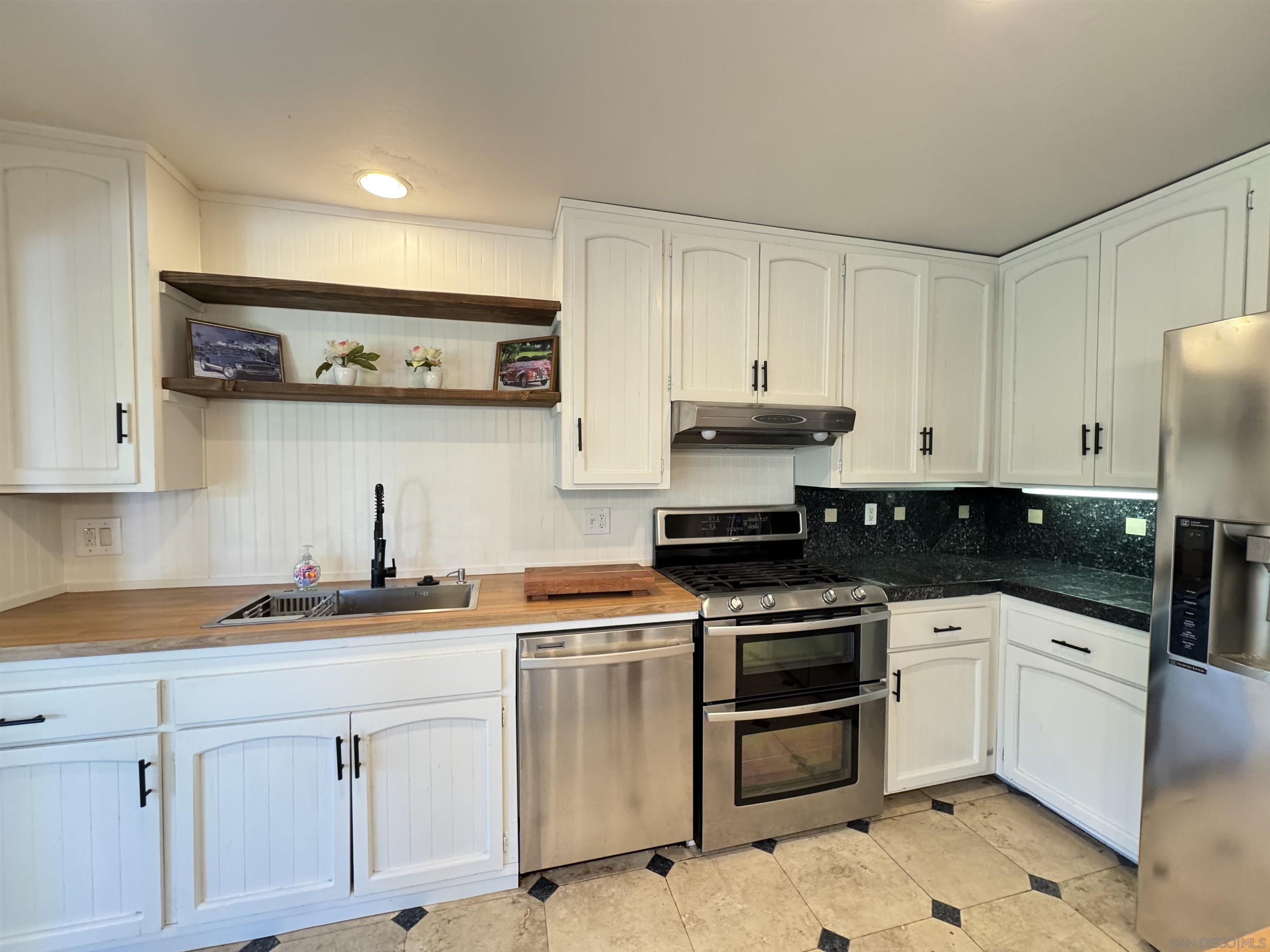 Detail Gallery Image 8 of 41 For 1531  View Pointe, Escondido,  CA 92027 - 5 Beds | 2 Baths