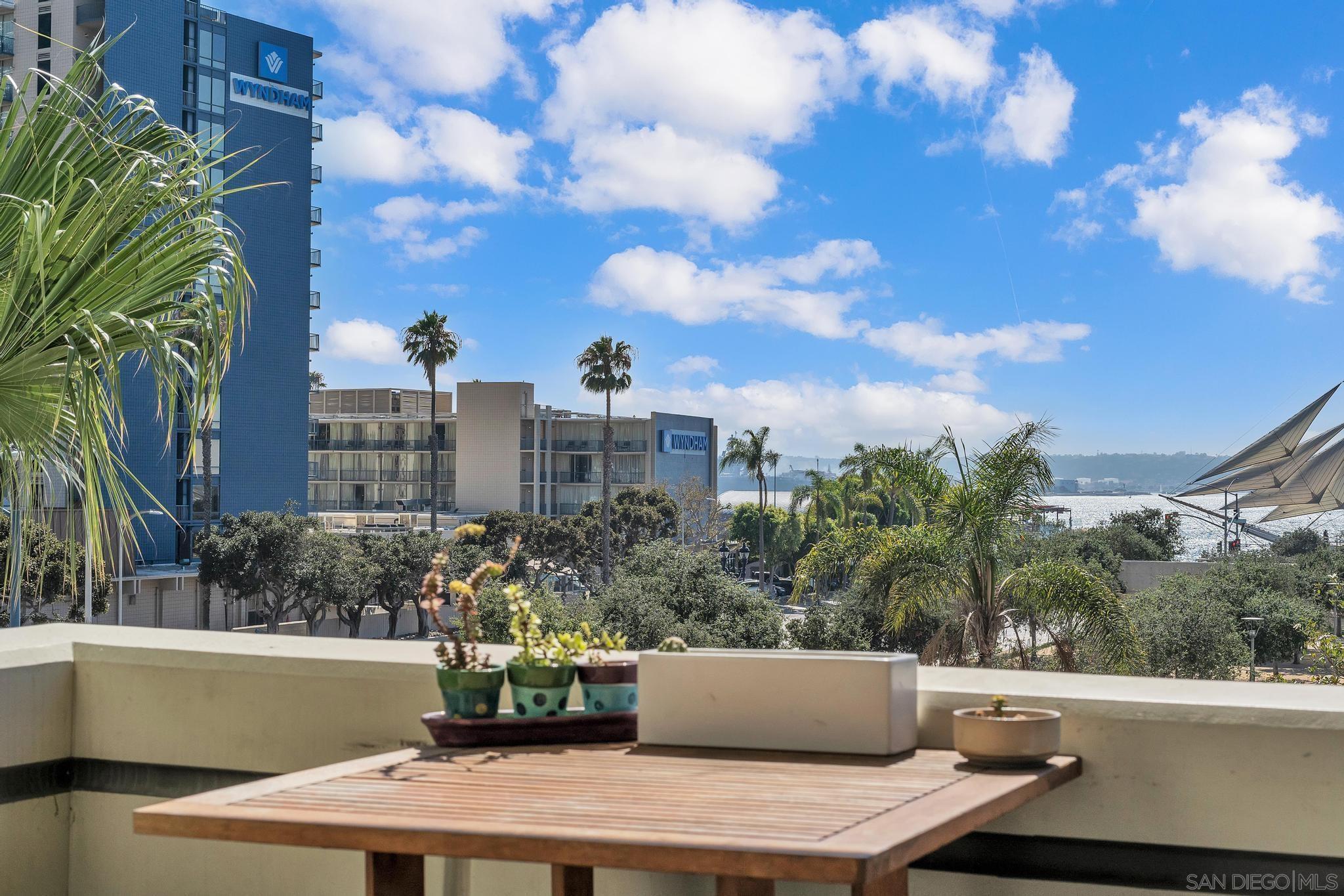 Detail Gallery Image 2 of 29 For 1431  Pacific Hwy  413, San Diego,  CA 92101 - 2 Beds | 2/1 Baths