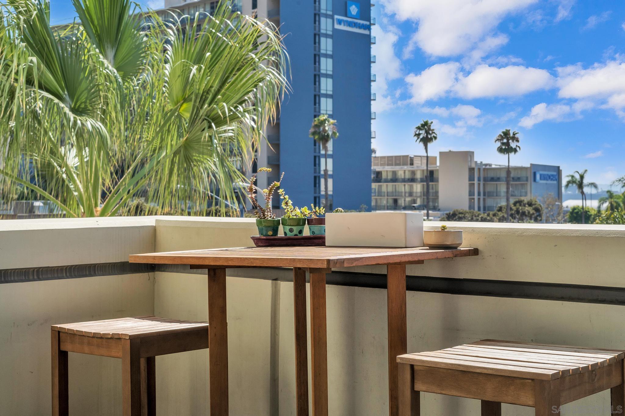 Detail Gallery Image 3 of 29 For 1431  Pacific Hwy  413, San Diego,  CA 92101 - 2 Beds | 2/1 Baths