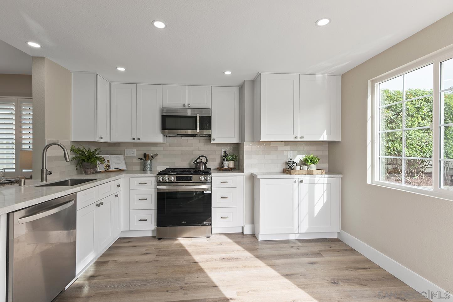 Detail Gallery Image 14 of 41 For 14811  Summerbreeze Way, San Diego,  CA 92128 - 3 Beds | 2/1 Baths