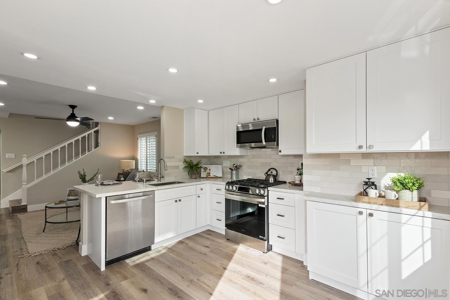 Detail Gallery Image 15 of 41 For 14811  Summerbreeze Way, San Diego,  CA 92128 - 3 Beds | 2/1 Baths