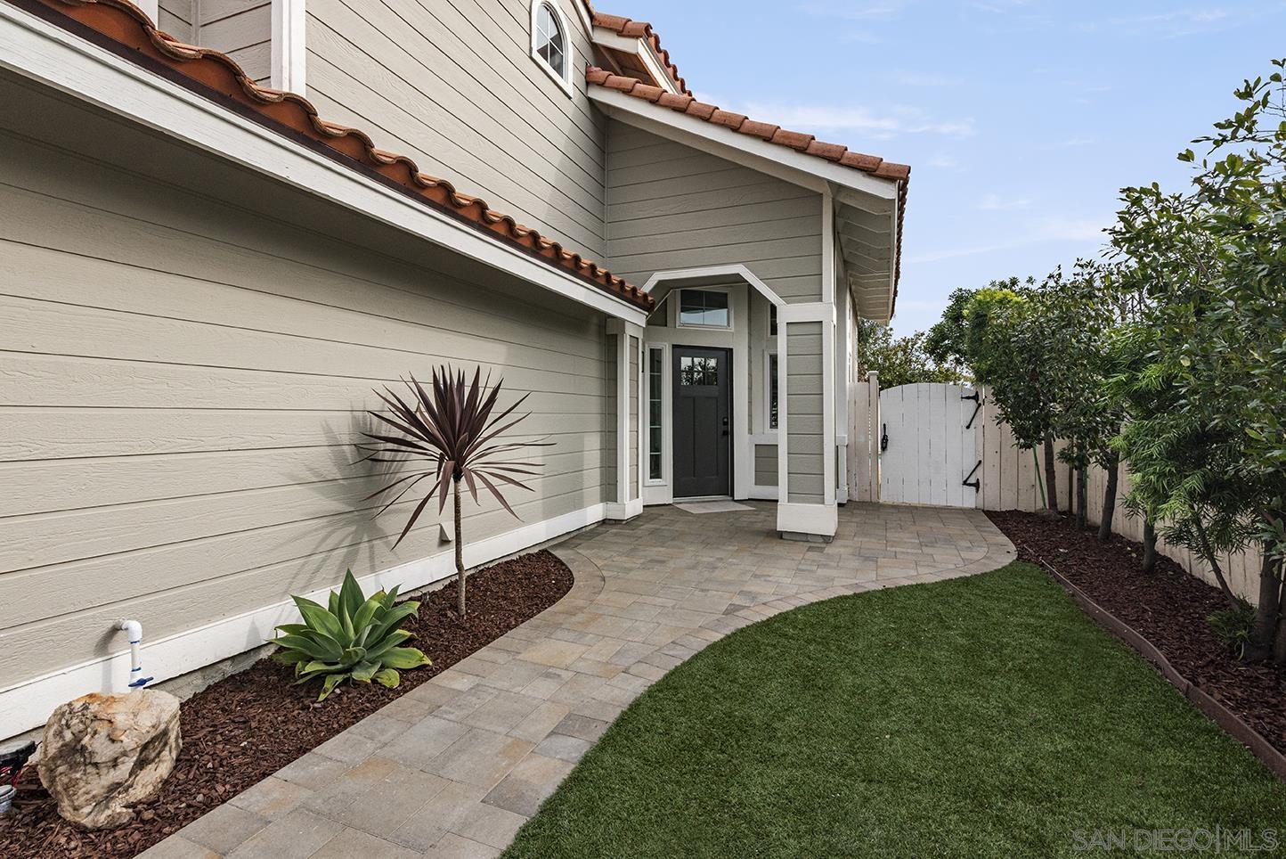 Detail Gallery Image 3 of 41 For 14811  Summerbreeze Way, San Diego,  CA 92128 - 3 Beds | 2/1 Baths