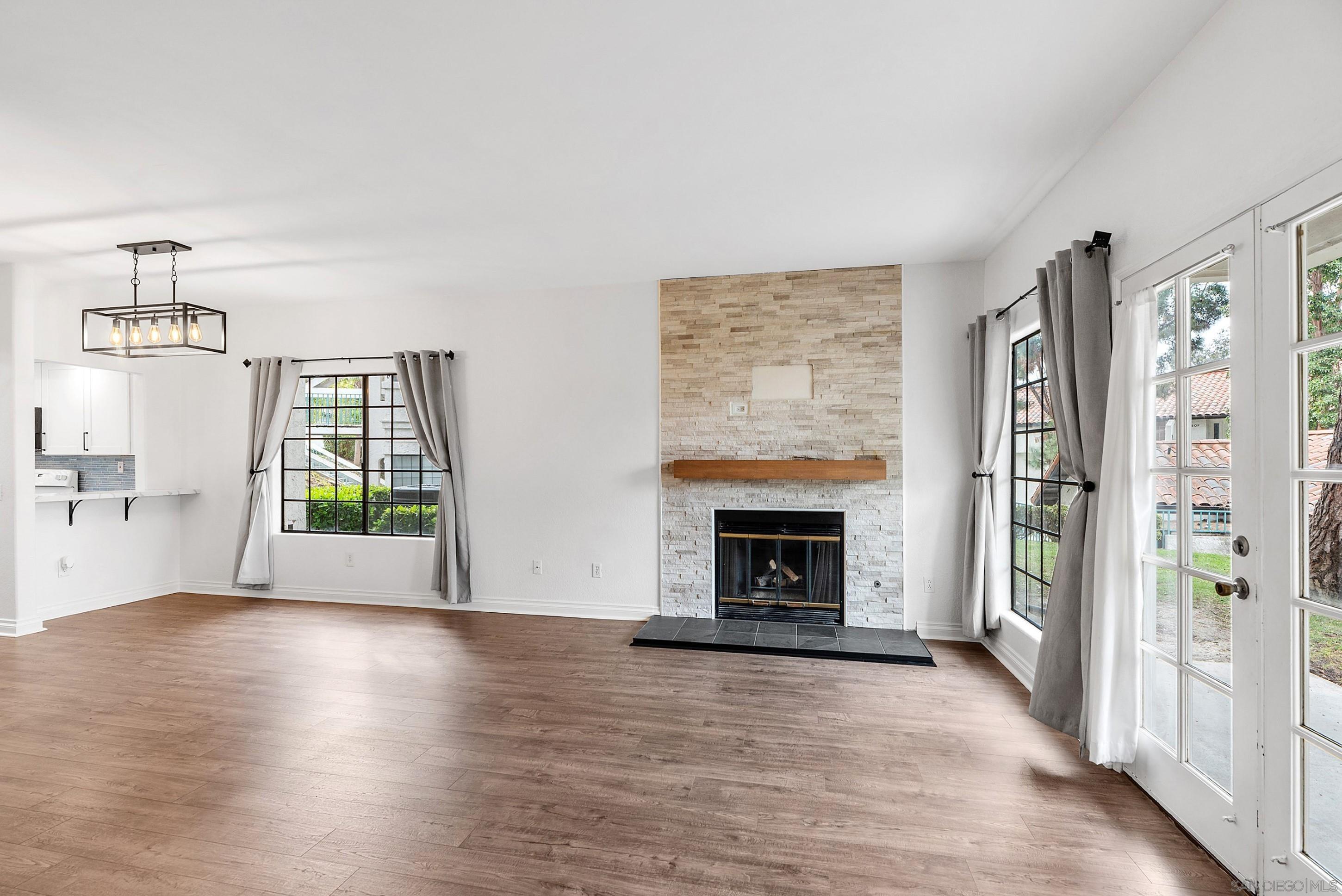 Detail Gallery Image 12 of 45 For 16232  Avenida Venusto  #B,  San Diego,  CA 92128 - 3 Beds | 2 Baths