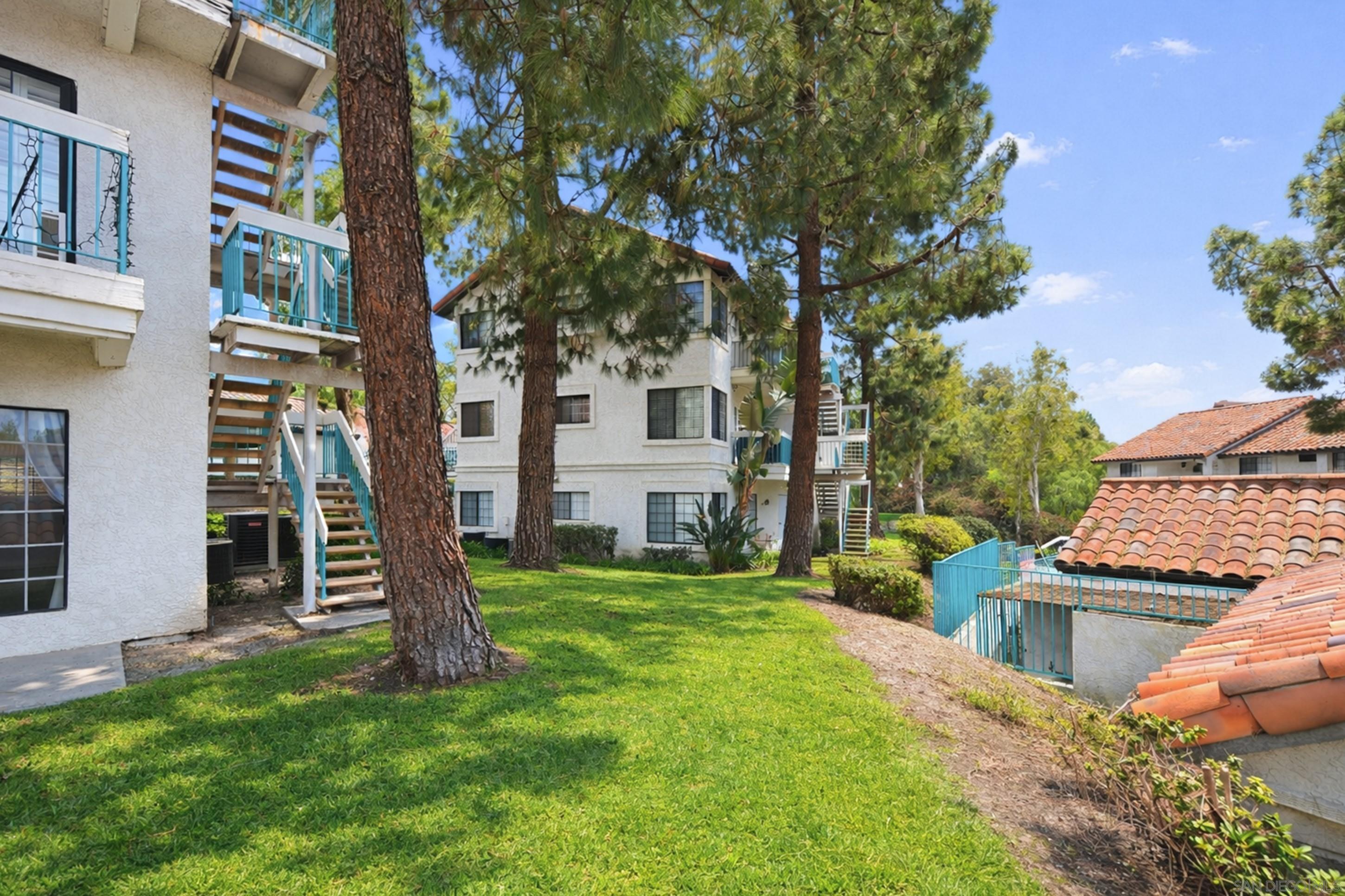 Detail Gallery Image 33 of 45 For 16232  Avenida Venusto  #B,  San Diego,  CA 92128 - 3 Beds | 2 Baths