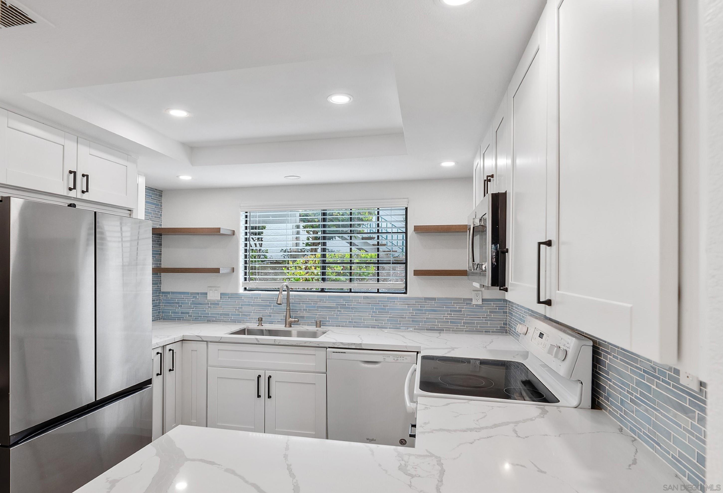 Detail Gallery Image 6 of 45 For 16232  Avenida Venusto  #B,  San Diego,  CA 92128 - 3 Beds | 2 Baths