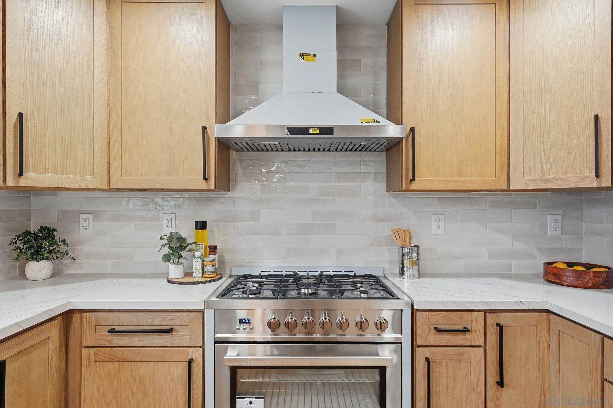 Detail Gallery Image 10 of 60 For 4800  Lee Ave, La Mesa,  CA 91942 - 4 Beds | 3 Baths