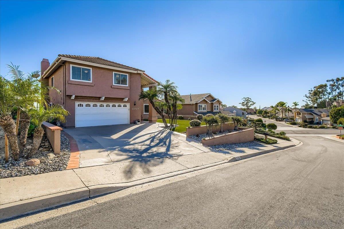 Detail Gallery Image 4 of 47 For 11729  Petirrojo Ct, San Diego,  CA 92124 - 4 Beds | 2/1 Baths