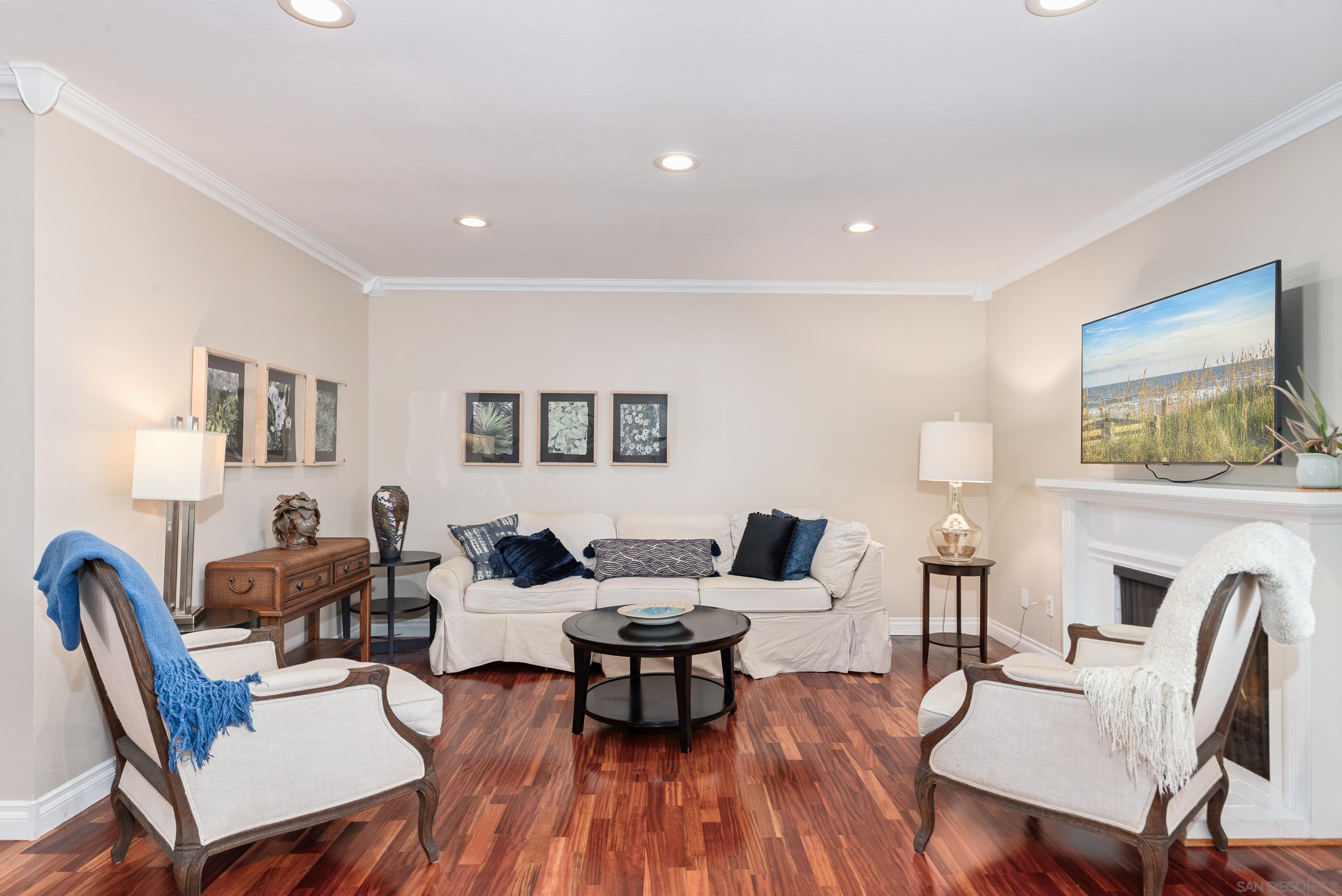 Detail Gallery Image 2 of 31 For 17525  Plaza Gitana, San Diego,  CA 92128 - 2 Beds | 2 Baths