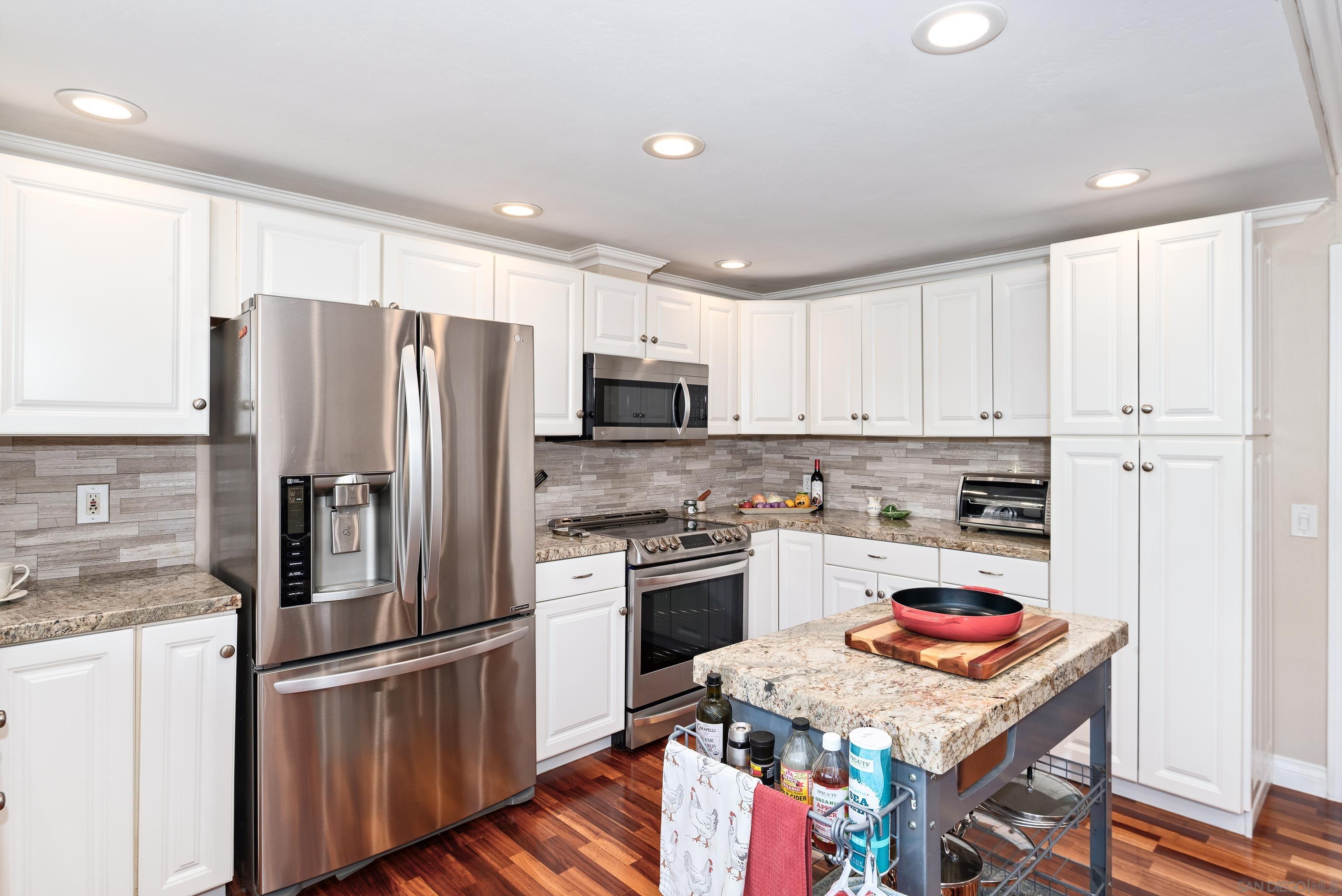 Detail Gallery Image 9 of 31 For 17525  Plaza Gitana, San Diego,  CA 92128 - 2 Beds | 2 Baths