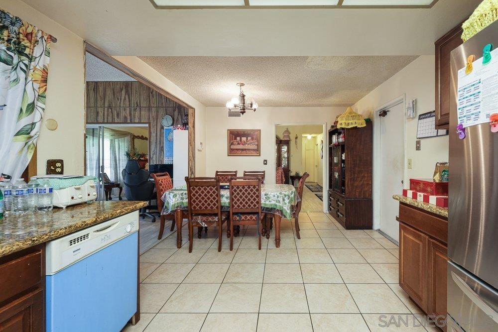 Detail Gallery Image 6 of 14 For 1050  Armacost Rd., San Diego,  CA 92114 - 3 Beds | 2 Baths