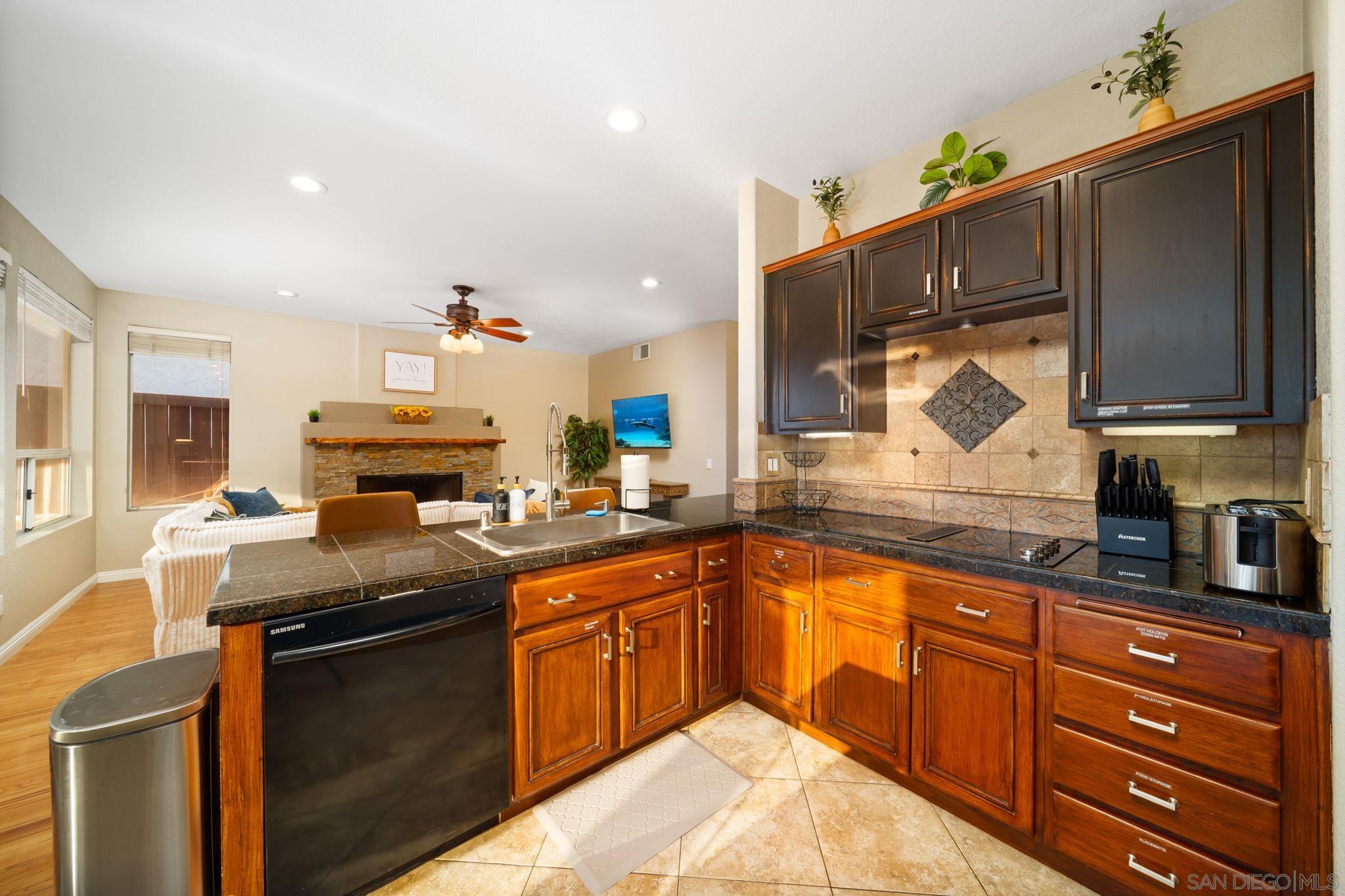 Detail Gallery Image 22 of 52 For 18106  Chieftain Ct, San Diego,  CA 92127 - 4 Beds | 3 Baths