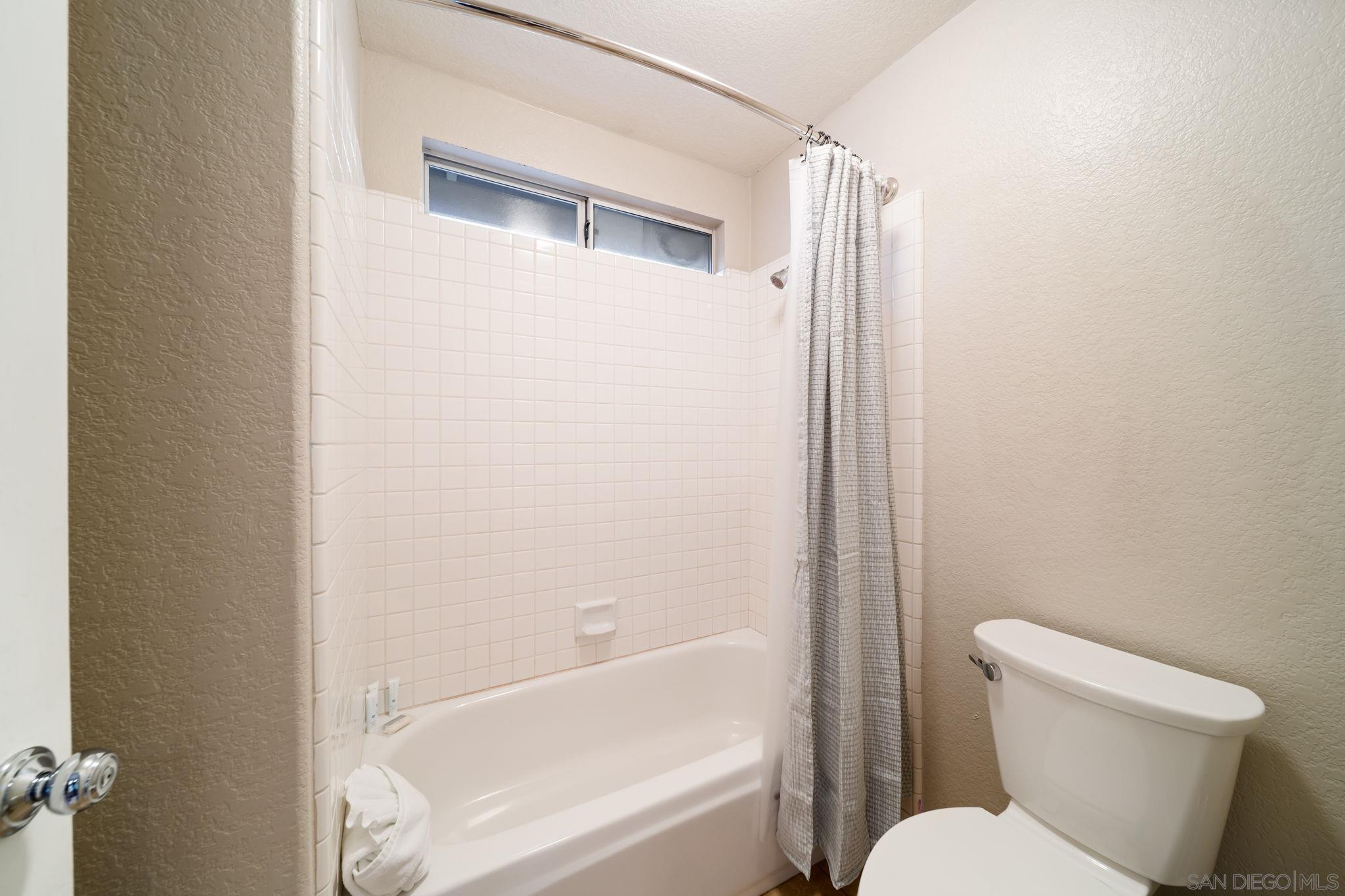 Detail Gallery Image 41 of 52 For 18106  Chieftain Ct, San Diego,  CA 92127 - 4 Beds | 3 Baths