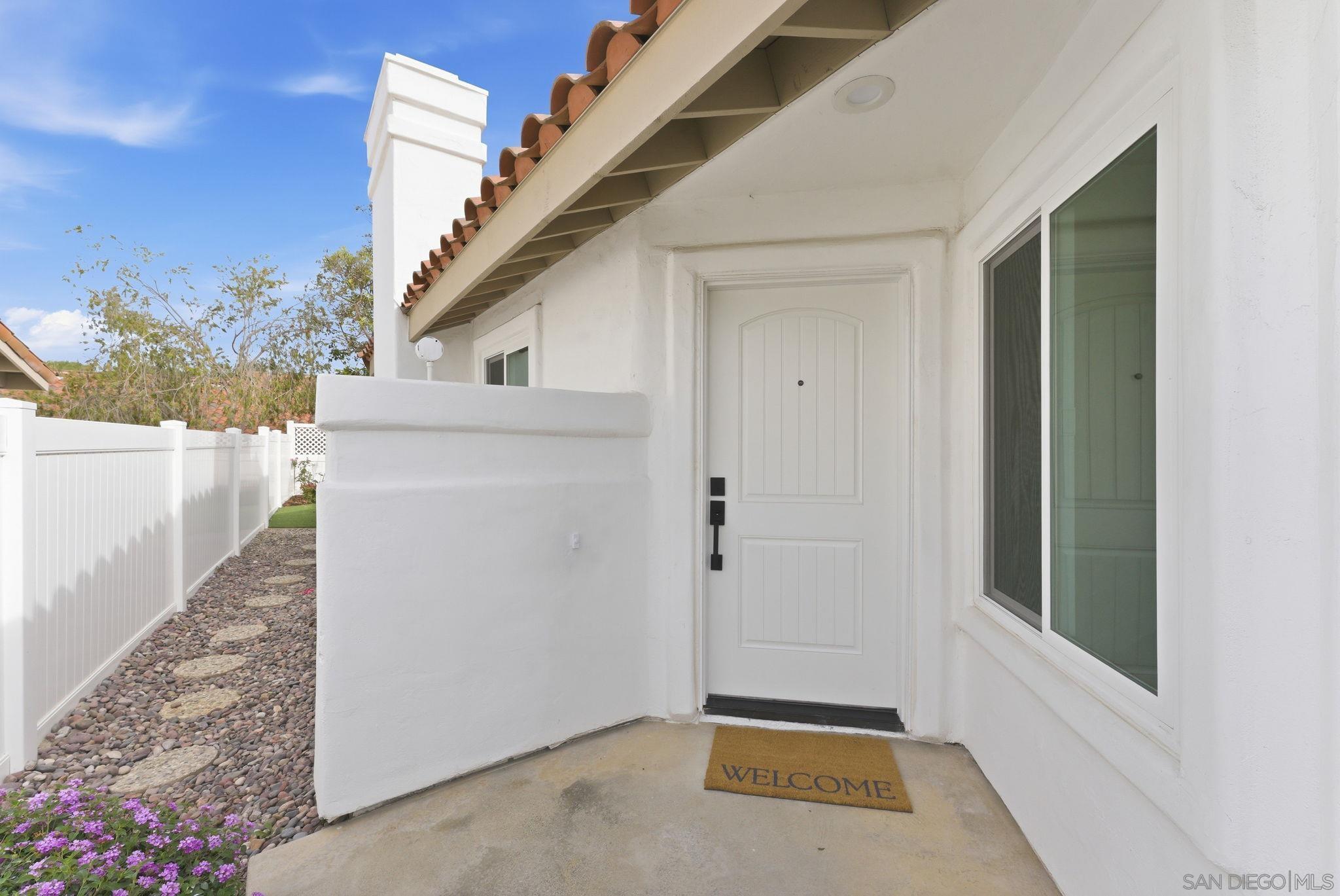 Detail Gallery Image 4 of 31 For 4744  Agora Way, Oceanside,  CA 92056 - 2 Beds | 2 Baths
