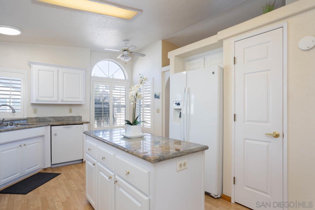 Detail Gallery Image 8 of 34 For 11851  Riverside Dr Spc 285  Spc 285,  Lakeside,  CA 92040 - 3 Beds | 2 Baths