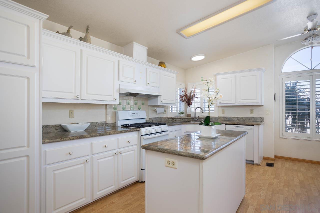 Detail Gallery Image 9 of 34 For 11851  Riverside Dr Spc 285  Spc 285,  Lakeside,  CA 92040 - 3 Beds | 2 Baths