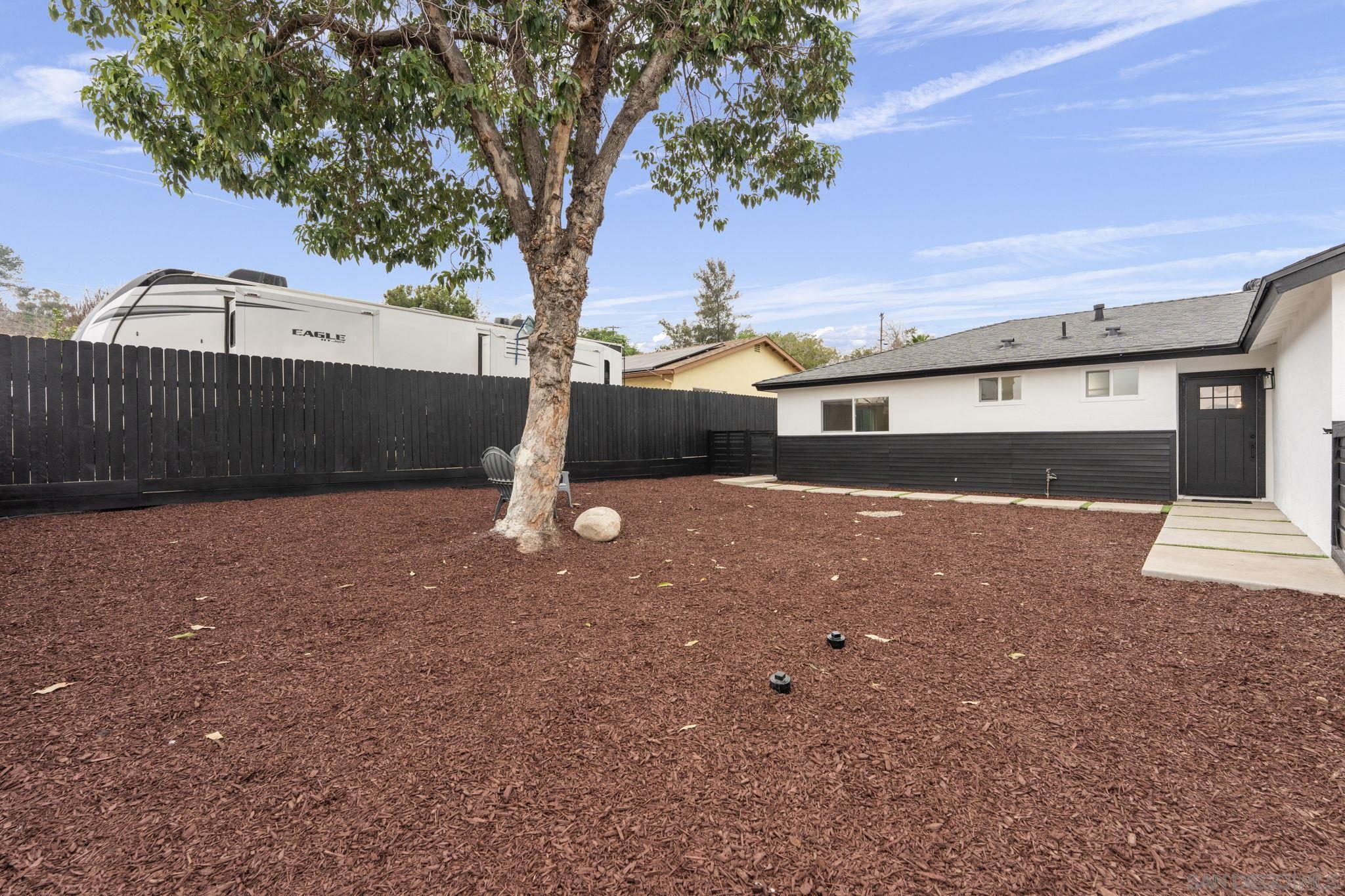 Detail Gallery Image 4 of 33 For 1519  Arthur Neal Ct, Lemon Grove,  CA 91945 - 3 Beds | 2 Baths