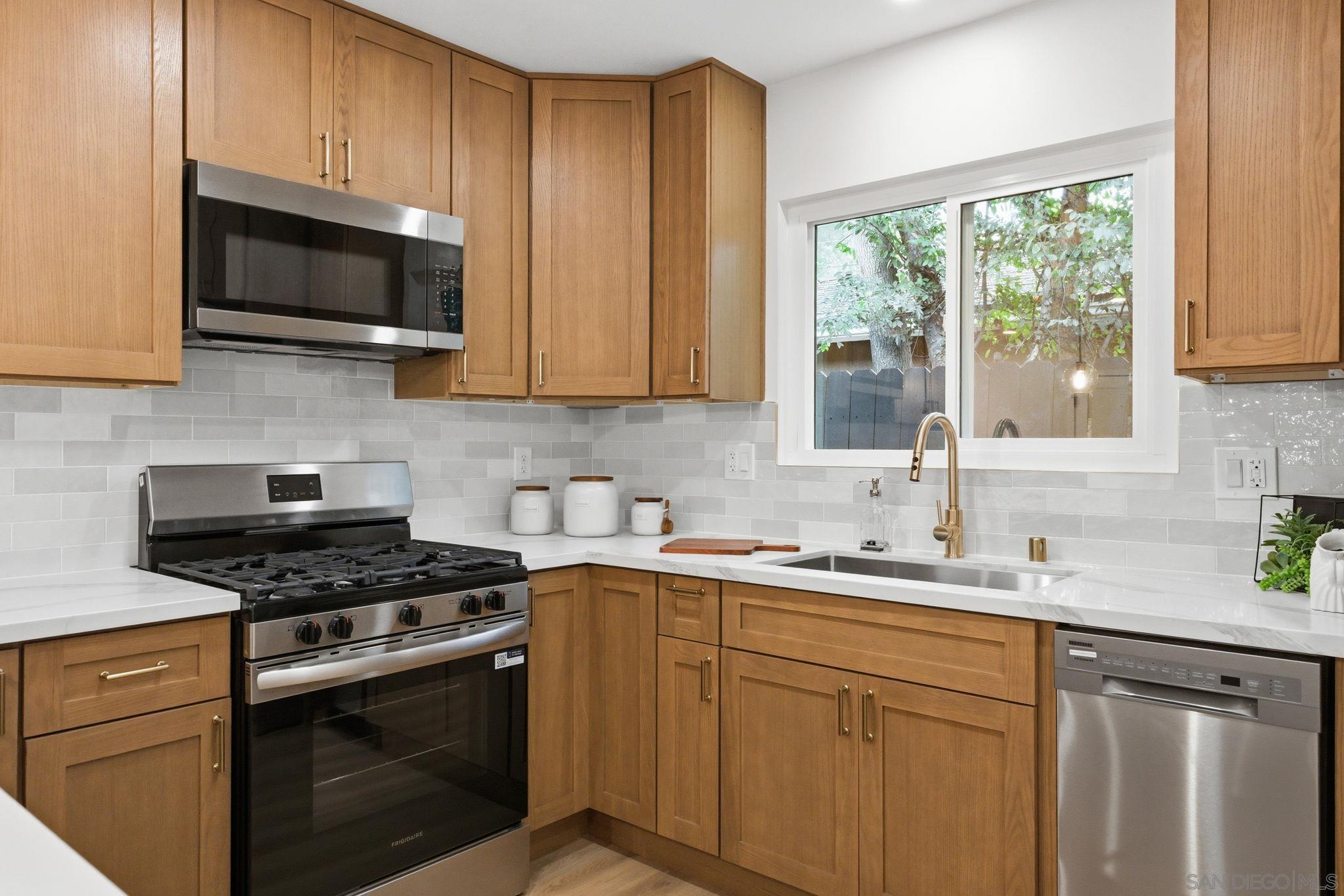 Detail Gallery Image 9 of 33 For 1519  Arthur Neal Ct, Lemon Grove,  CA 91945 - 3 Beds | 2 Baths