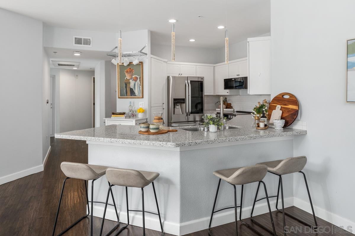 Detail Gallery Image 5 of 42 For 1501  Front St  #523,  San Diego,  CA 92101 - 3 Beds | 2 Baths