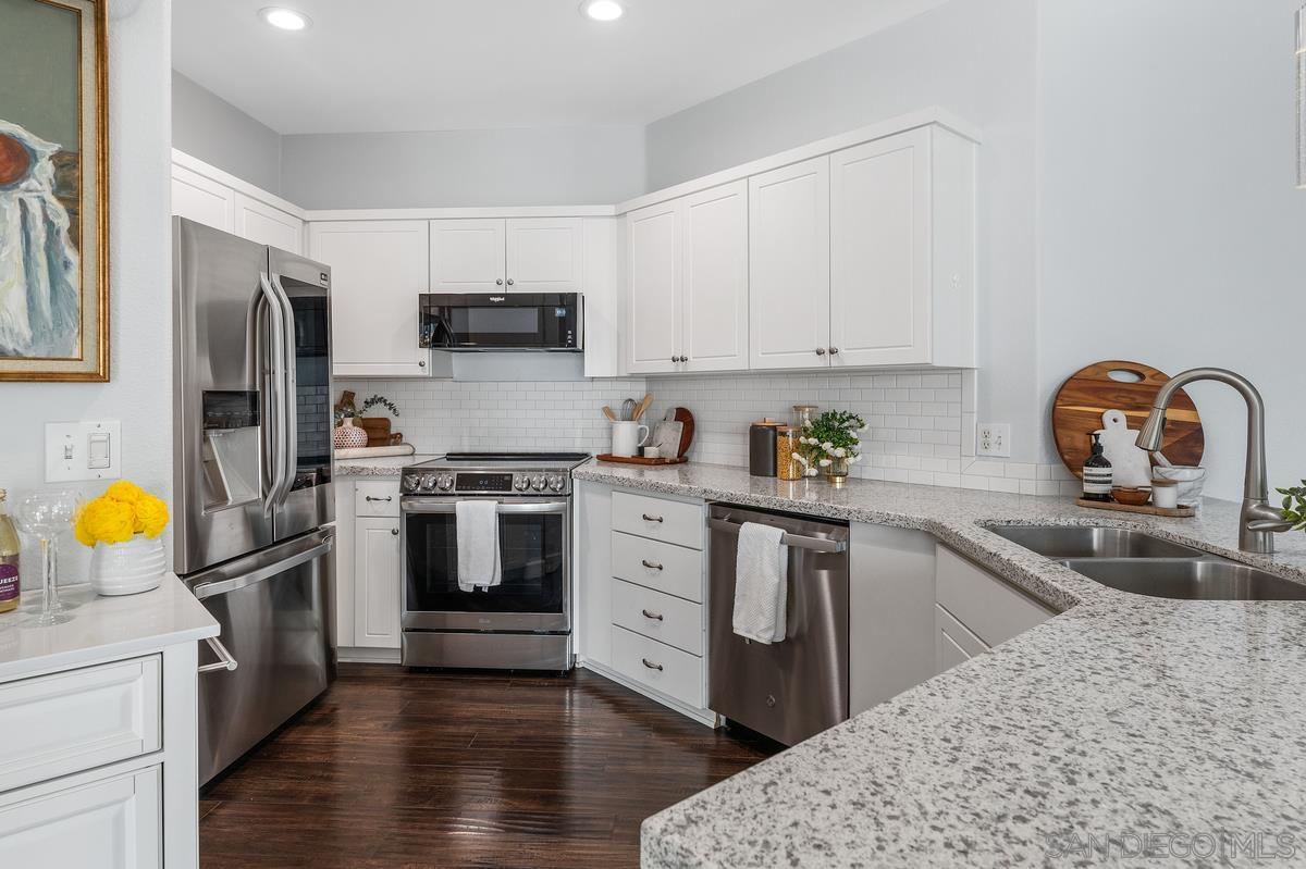 Detail Gallery Image 7 of 42 For 1501  Front St  #523,  San Diego,  CA 92101 - 3 Beds | 2 Baths