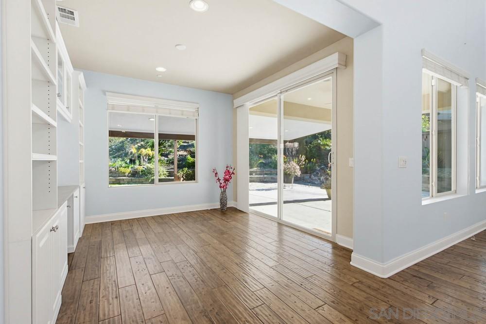 Detail Gallery Image 11 of 62 For 1513  Avila Ln, Vista,  CA 92083 - 5 Beds | 3/1 Baths