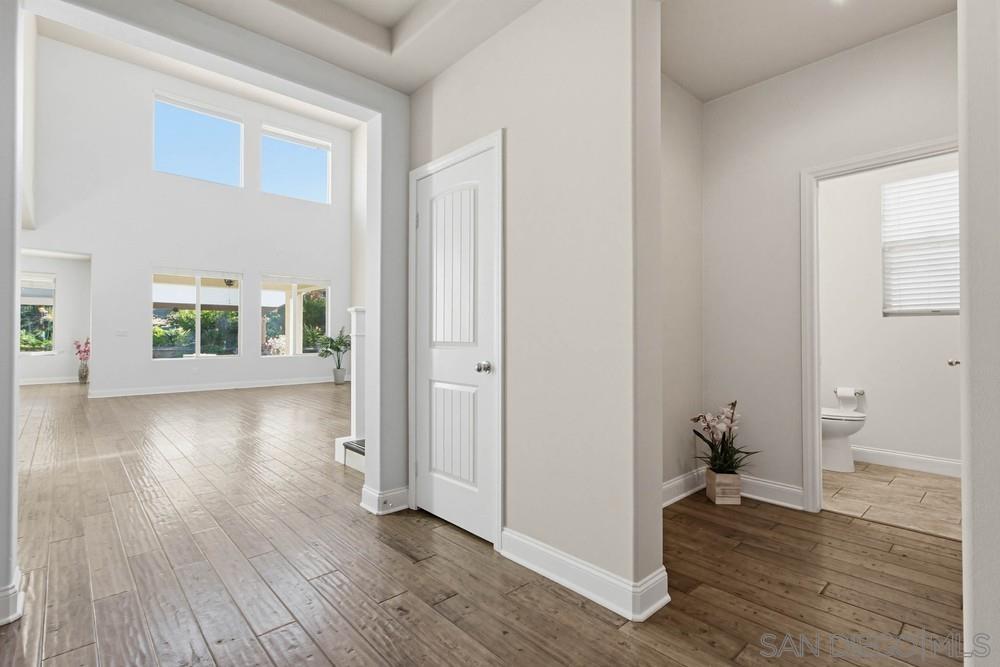 Detail Gallery Image 23 of 62 For 1513  Avila Ln, Vista,  CA 92083 - 5 Beds | 3/1 Baths