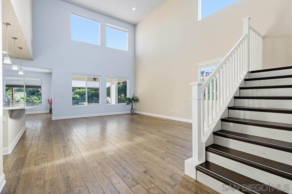 Detail Gallery Image 4 of 62 For 1513  Avila Ln, Vista,  CA 92083 - 5 Beds | 3/1 Baths