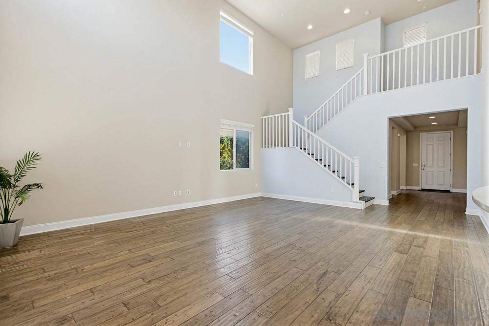 Detail Gallery Image 5 of 62 For 1513  Avila Ln, Vista,  CA 92083 - 5 Beds | 3/1 Baths