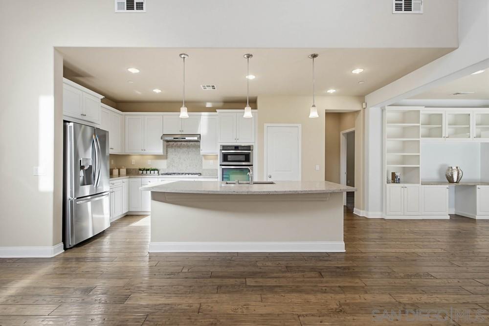 Detail Gallery Image 8 of 62 For 1513  Avila Ln, Vista,  CA 92083 - 5 Beds | 3/1 Baths