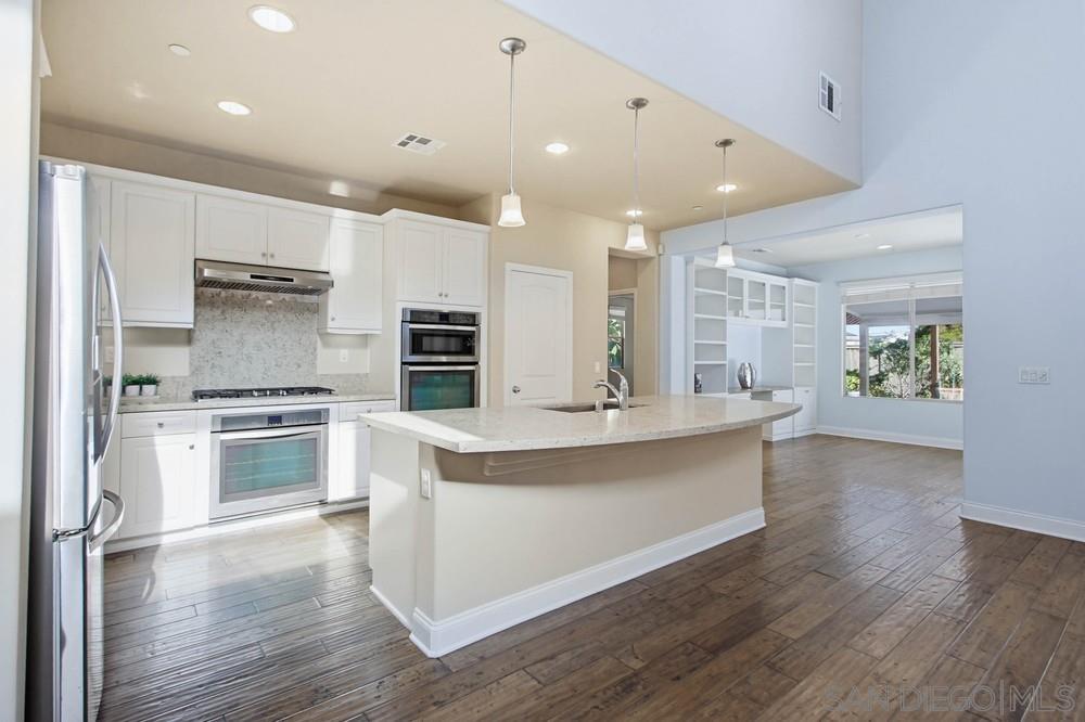 Detail Gallery Image 9 of 62 For 1513  Avila Ln, Vista,  CA 92083 - 5 Beds | 3/1 Baths