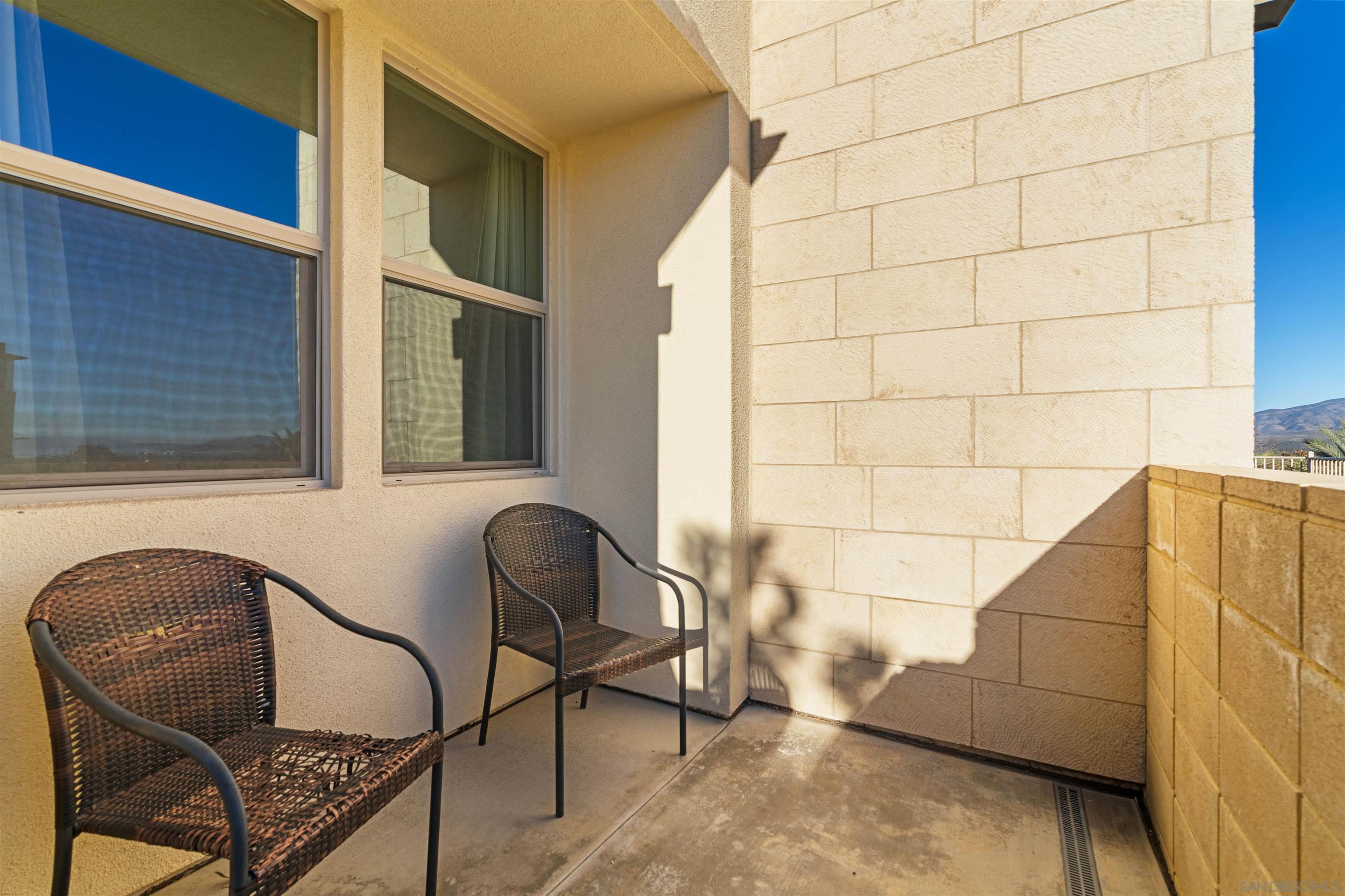 Detail Gallery Image 3 of 25 For 2076  Tango Loop  #UNIT 2,  Chula Vista,  CA 91915 - 3 Beds | 2/1 Baths