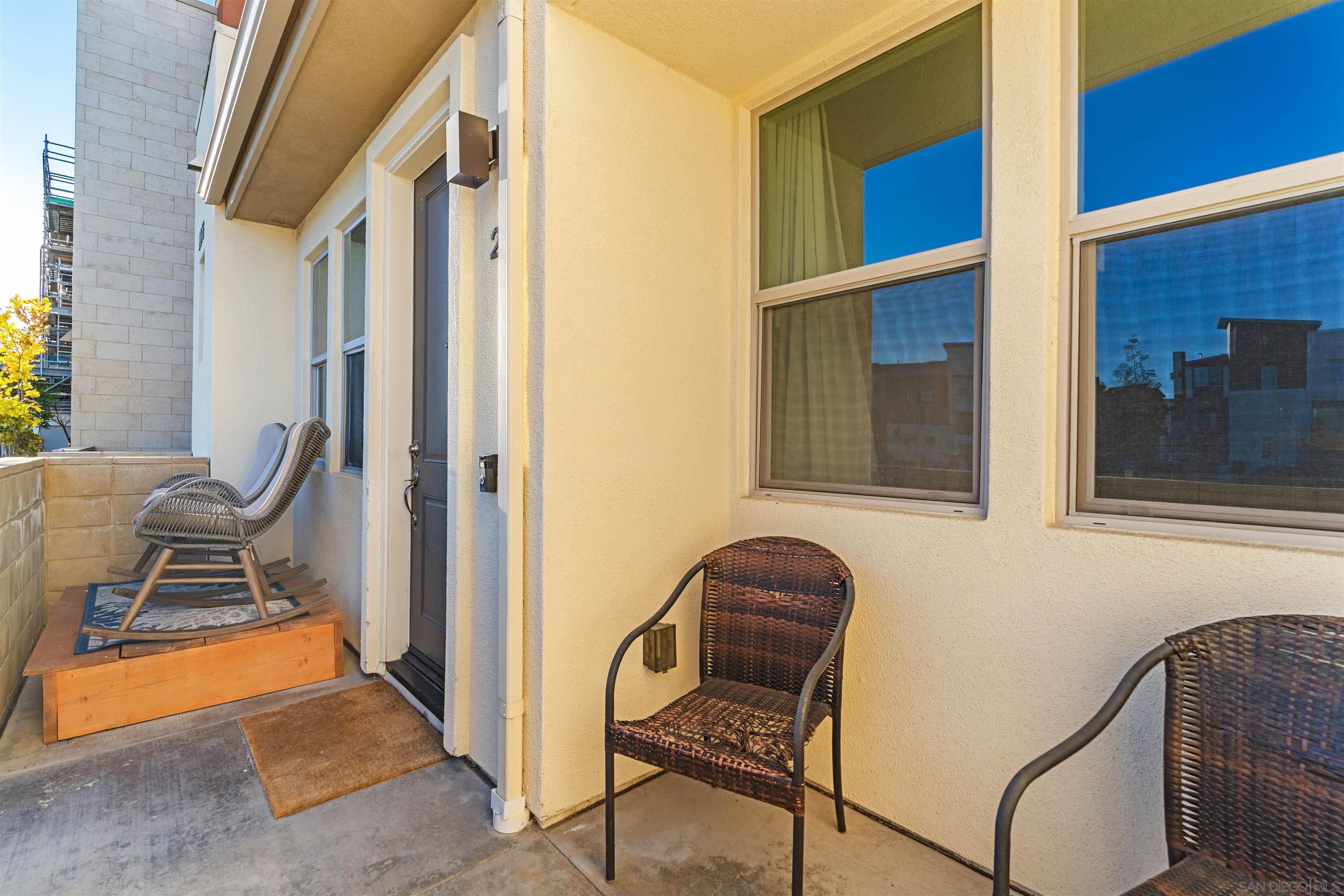 Detail Gallery Image 4 of 25 For 2076  Tango Loop  #UNIT 2,  Chula Vista,  CA 91915 - 3 Beds | 2/1 Baths