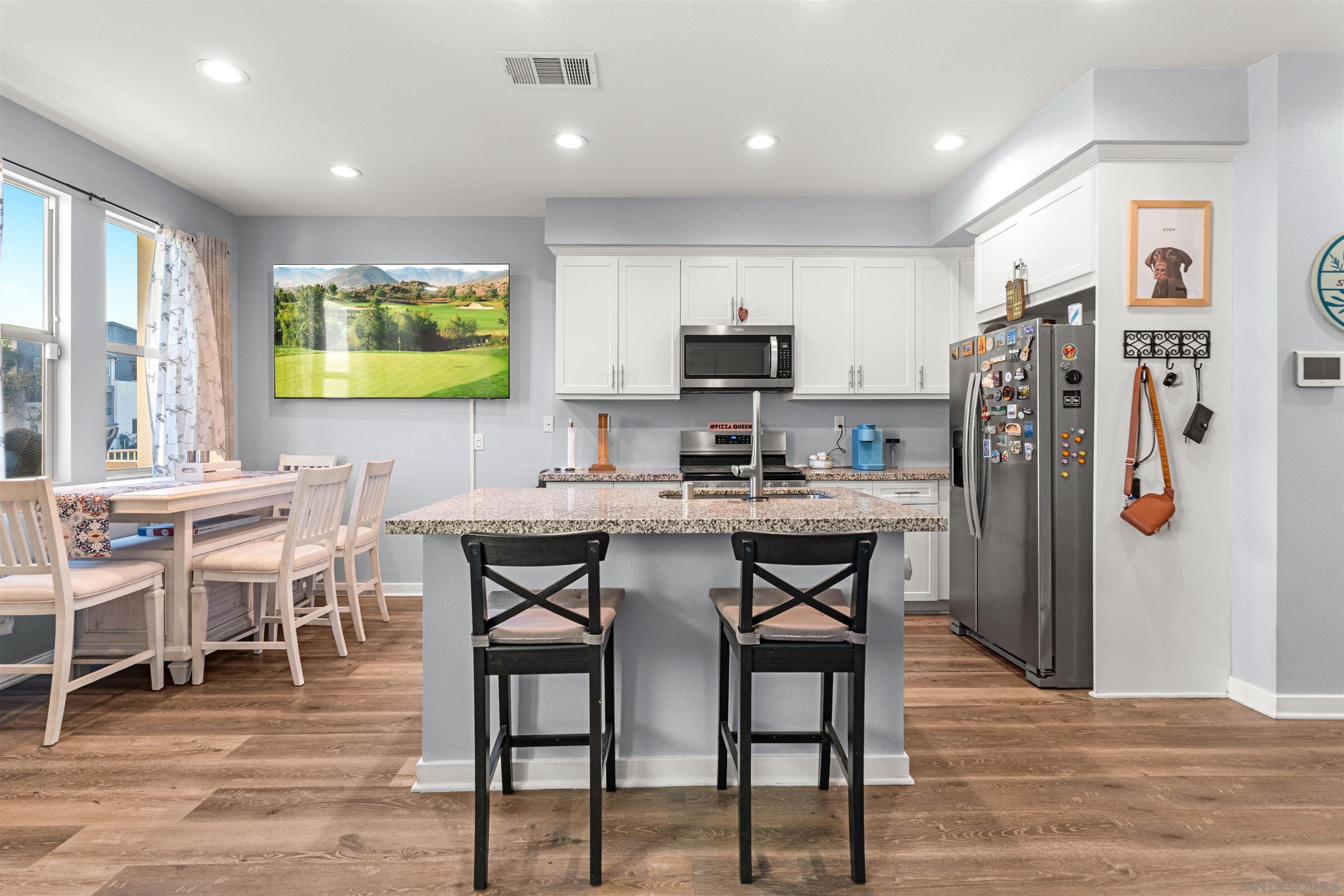 Detail Gallery Image 6 of 25 For 2076  Tango Loop  #UNIT 2,  Chula Vista,  CA 91915 - 3 Beds | 2/1 Baths