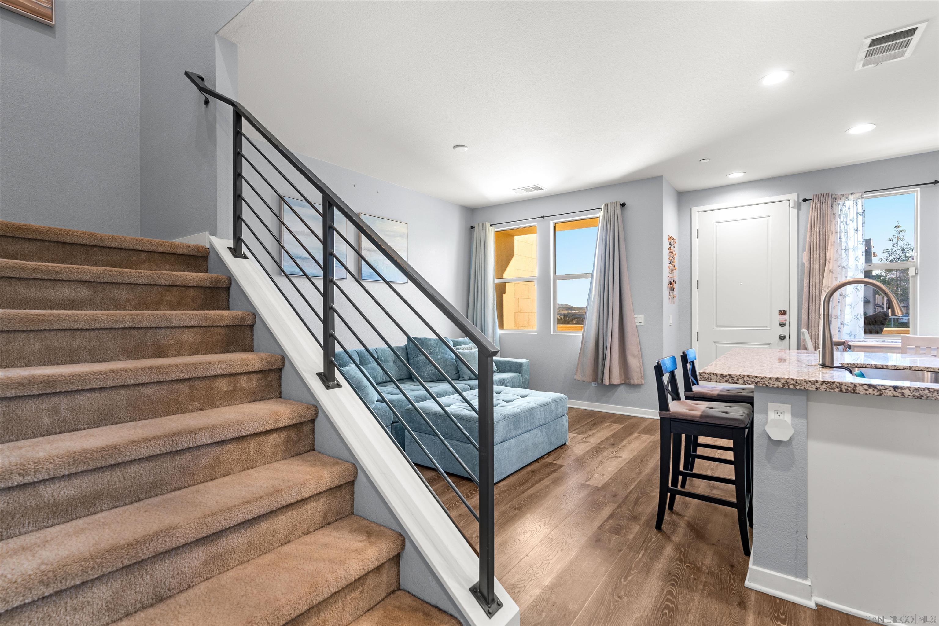 Detail Gallery Image 9 of 25 For 2076  Tango Loop  #UNIT 2,  Chula Vista,  CA 91915 - 3 Beds | 2/1 Baths