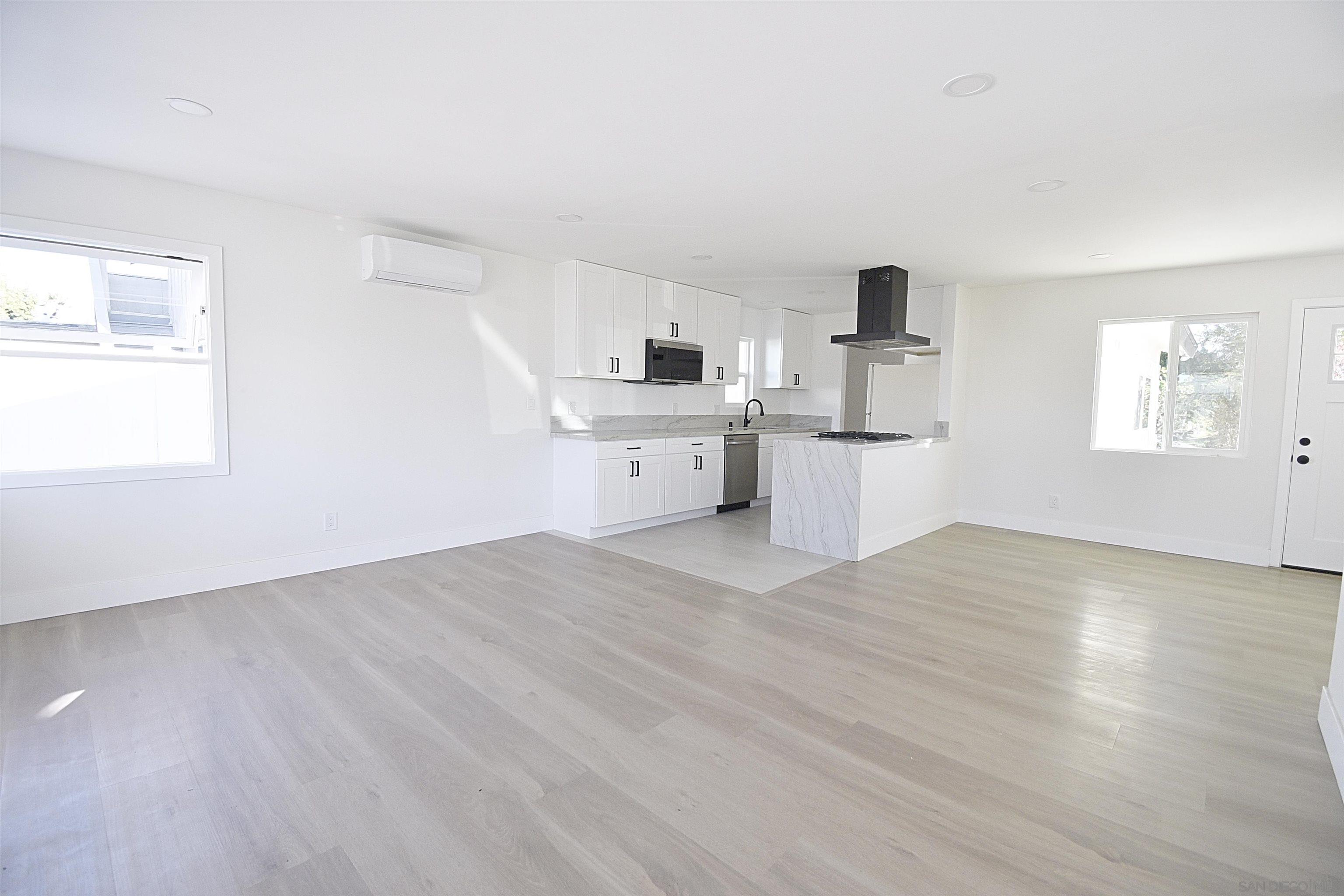 Detail Gallery Image 3 of 44 For 4646  Coconino Way, San Diego,  CA 92117 - 4 Beds | 3 Baths