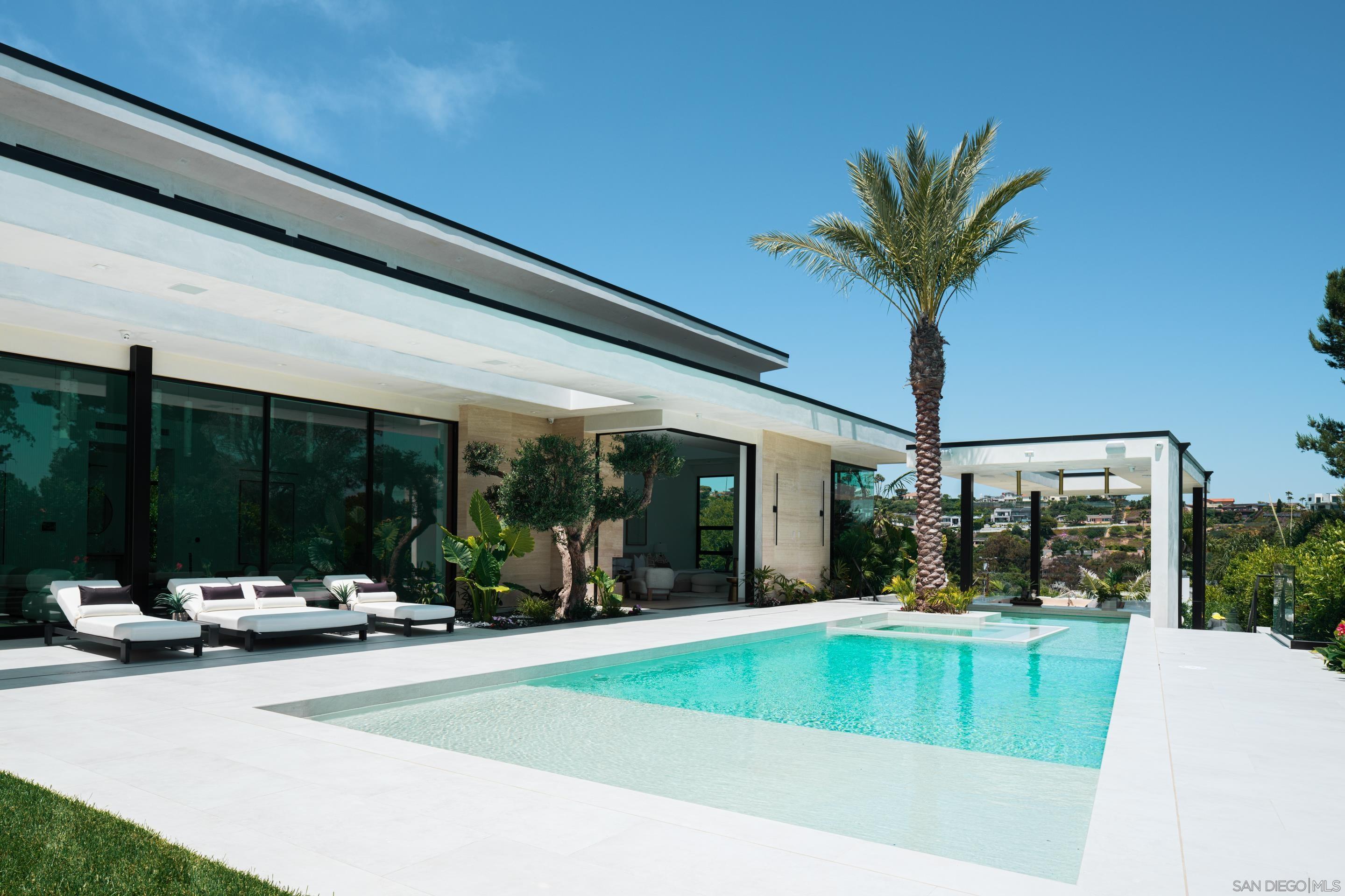 Detail Gallery Image 2 of 53 For 6283  La Jolla Scenic Drive S, La Jolla,  CA 92037 - 8 Beds | 7/2 Baths