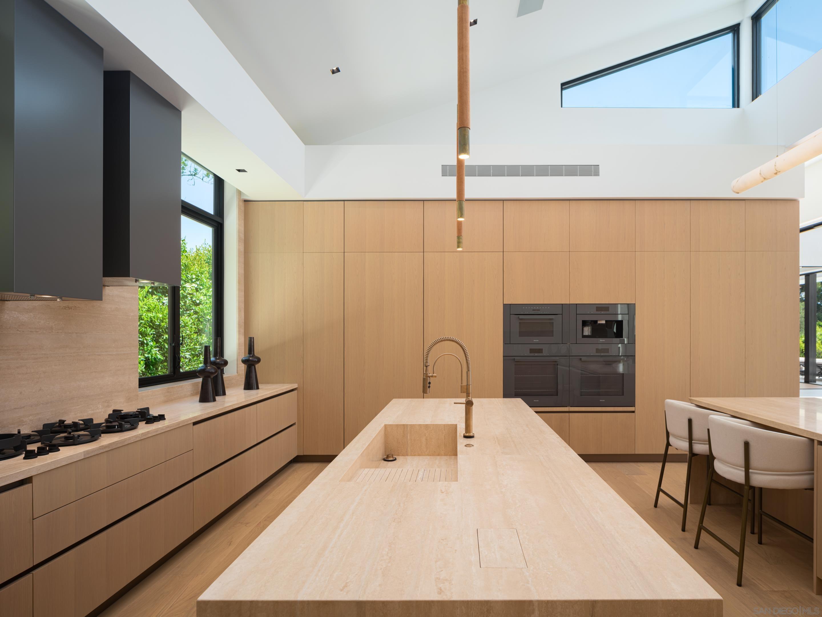 Detail Gallery Image 11 of 53 For 6283  La Jolla Scenic Drive S, La Jolla,  CA 92037 - 8 Beds | 7/2 Baths