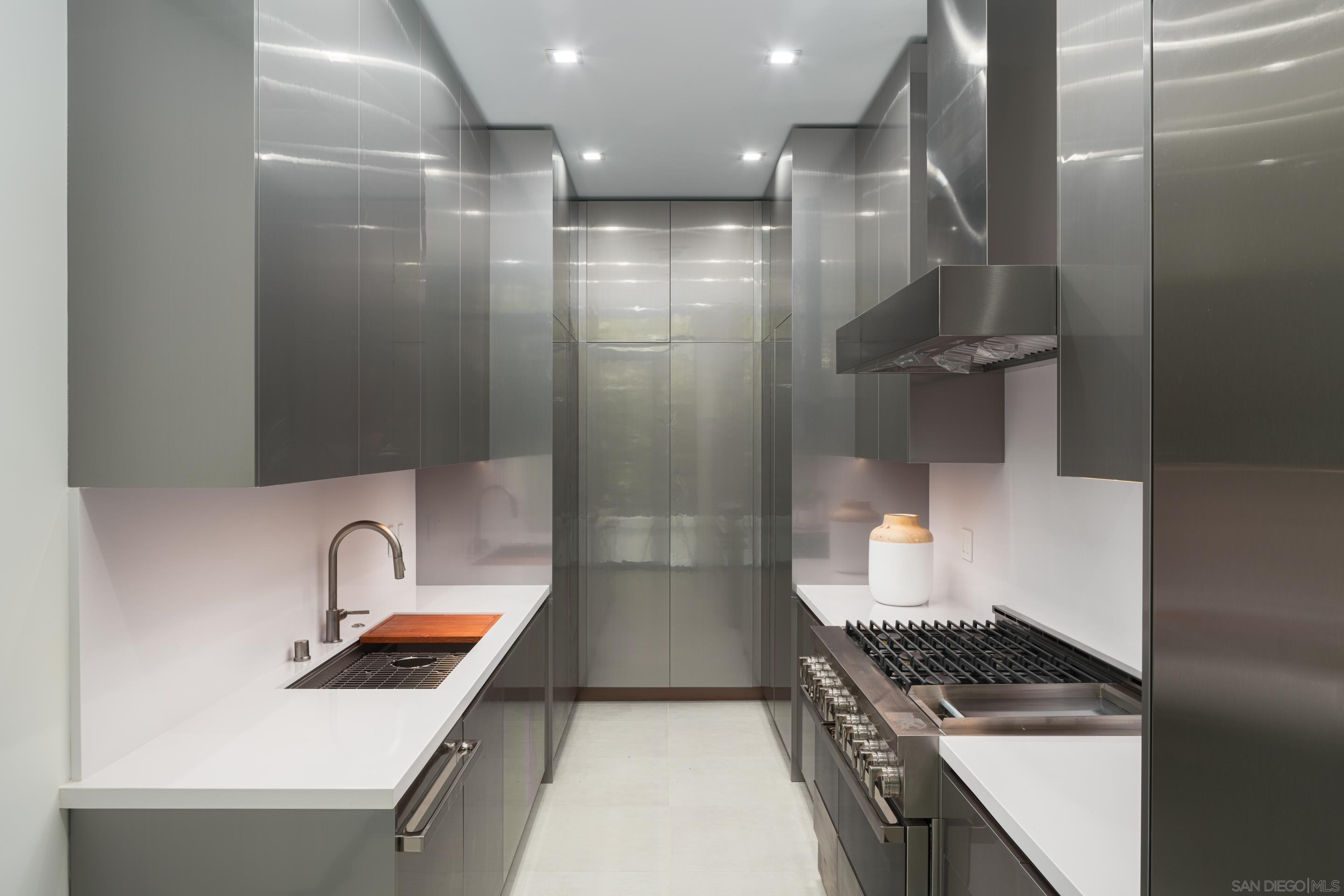 Detail Gallery Image 15 of 53 For 6283  La Jolla Scenic Drive S, La Jolla,  CA 92037 - 8 Beds | 7/2 Baths