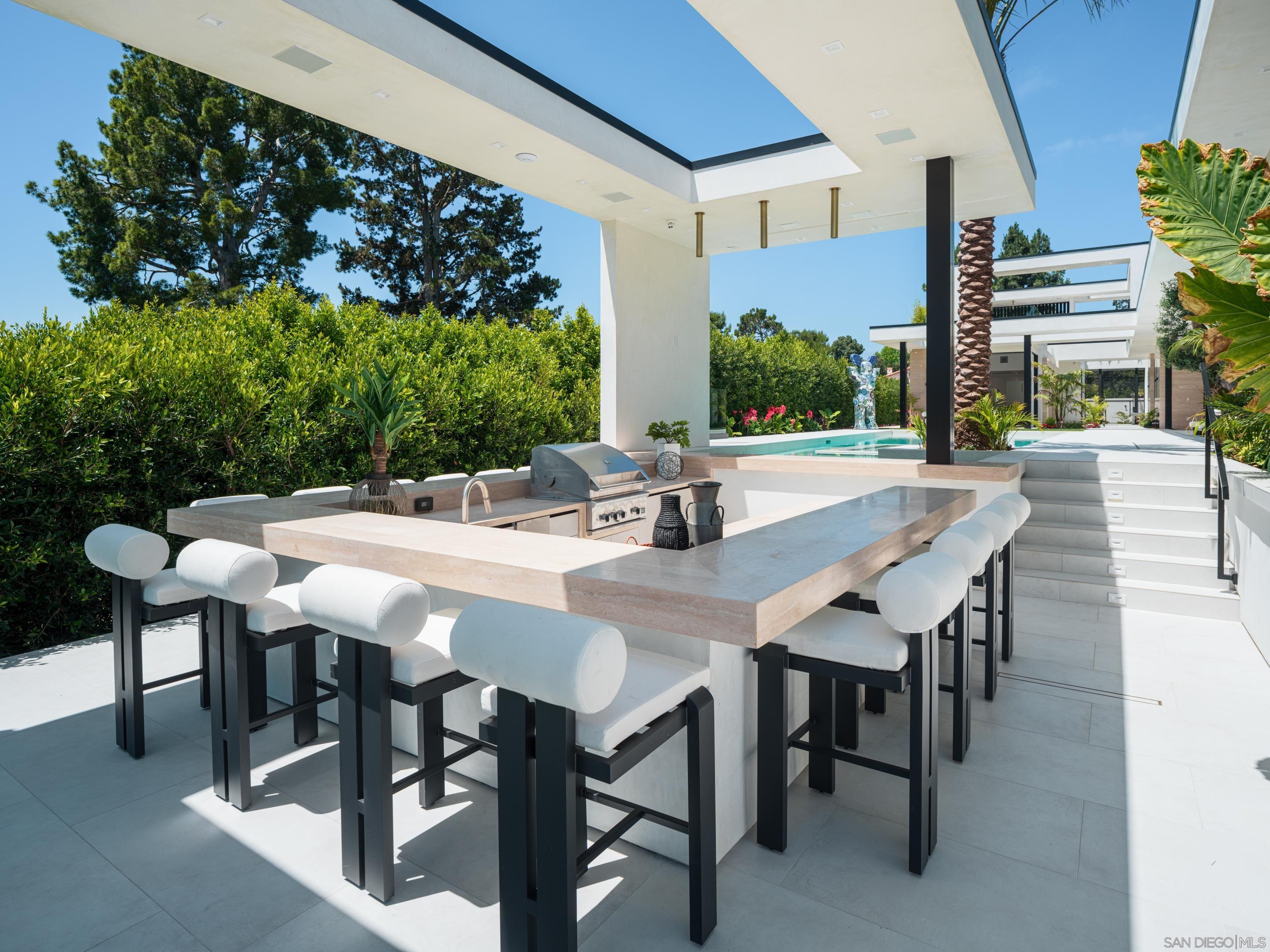 Detail Gallery Image 20 of 53 For 6283  La Jolla Scenic Drive S, La Jolla,  CA 92037 - 8 Beds | 7/2 Baths