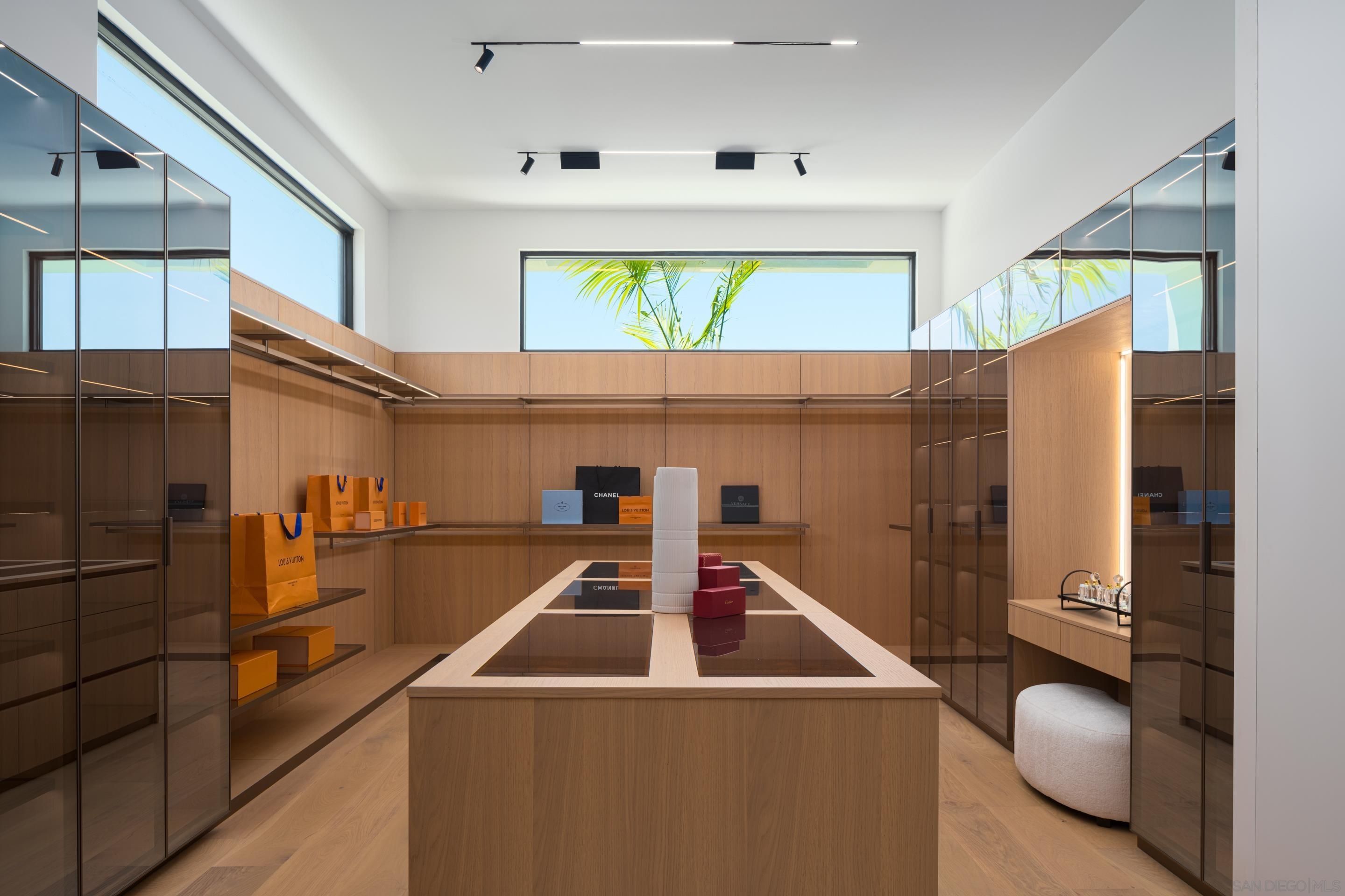 Detail Gallery Image 26 of 53 For 6283  La Jolla Scenic Drive S, La Jolla,  CA 92037 - 8 Beds | 7/2 Baths