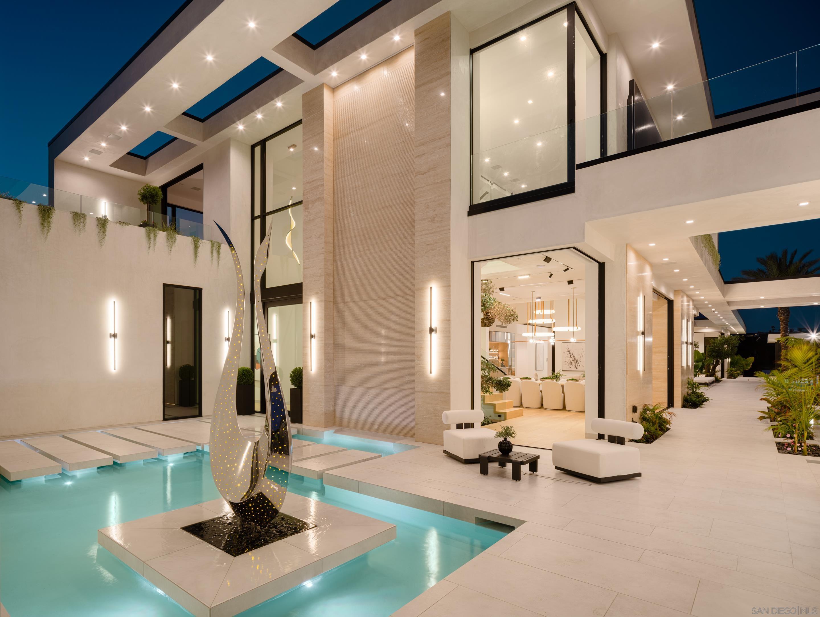 Detail Gallery Image 4 of 53 For 6283  La Jolla Scenic Drive S, La Jolla,  CA 92037 - 8 Beds | 7/2 Baths