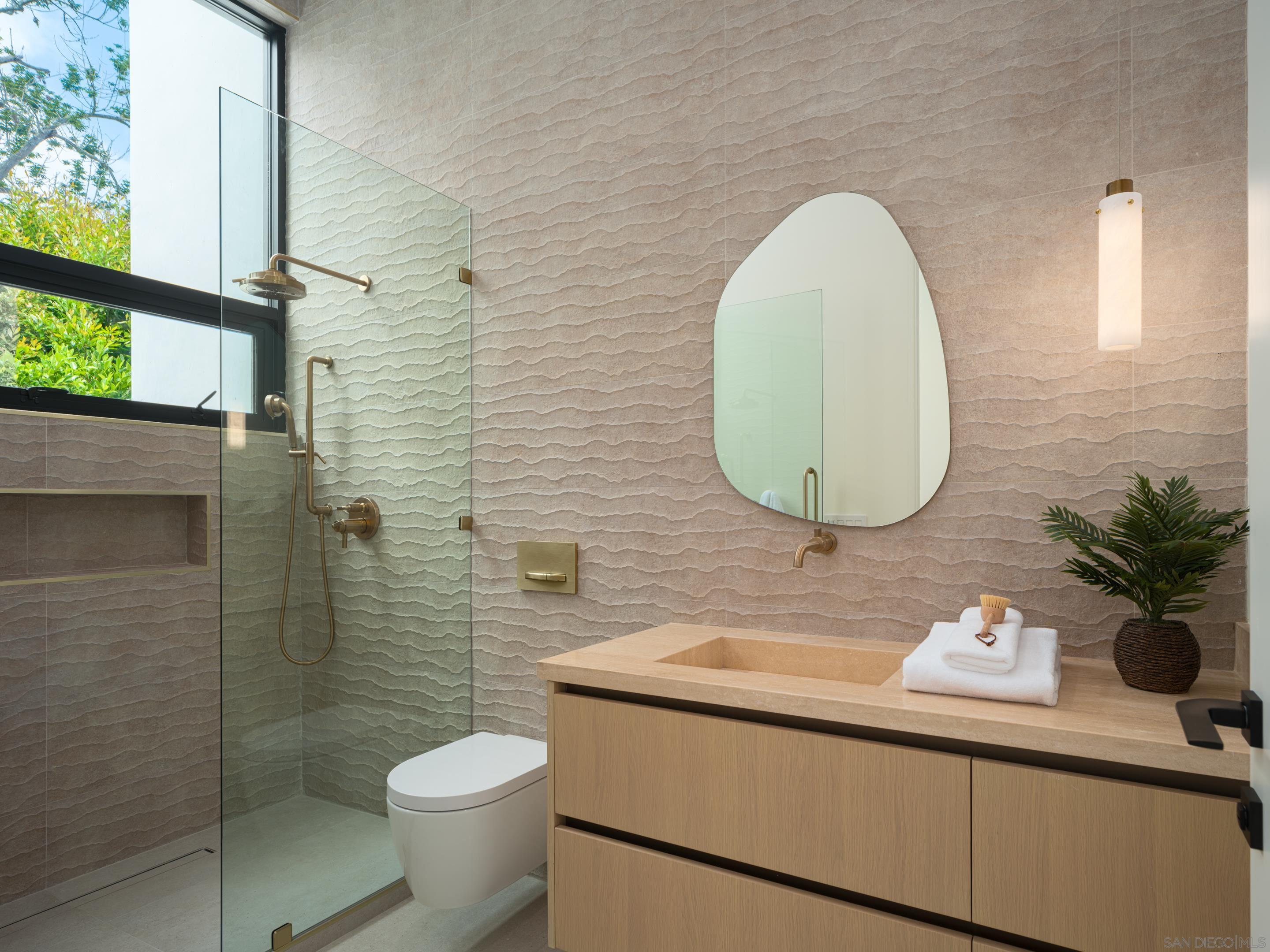 Detail Gallery Image 32 of 53 For 6283  La Jolla Scenic Drive S, La Jolla,  CA 92037 - 8 Beds | 7/2 Baths